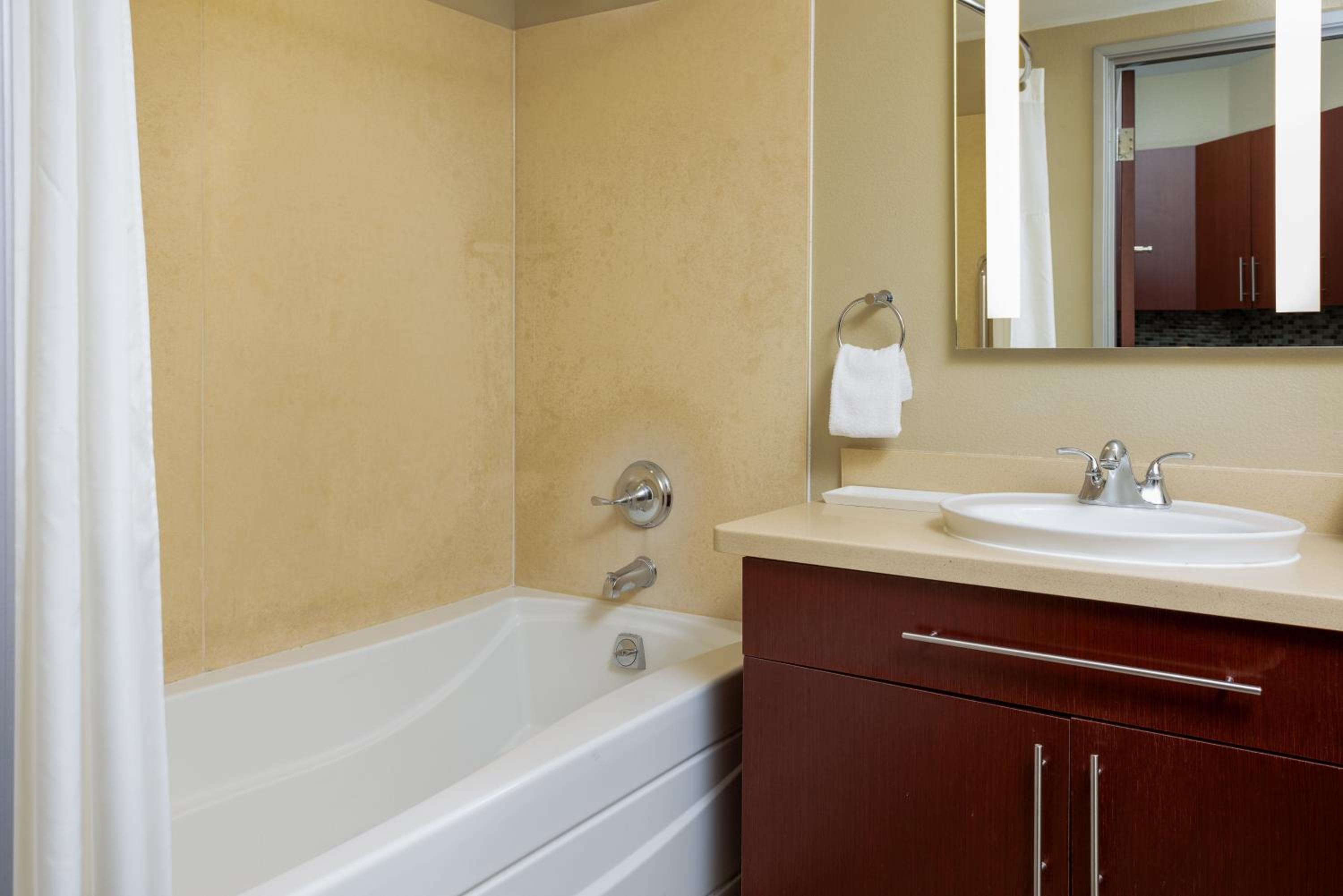 Staybridge Suites Las Vegas - Stadium District by IHG — 26