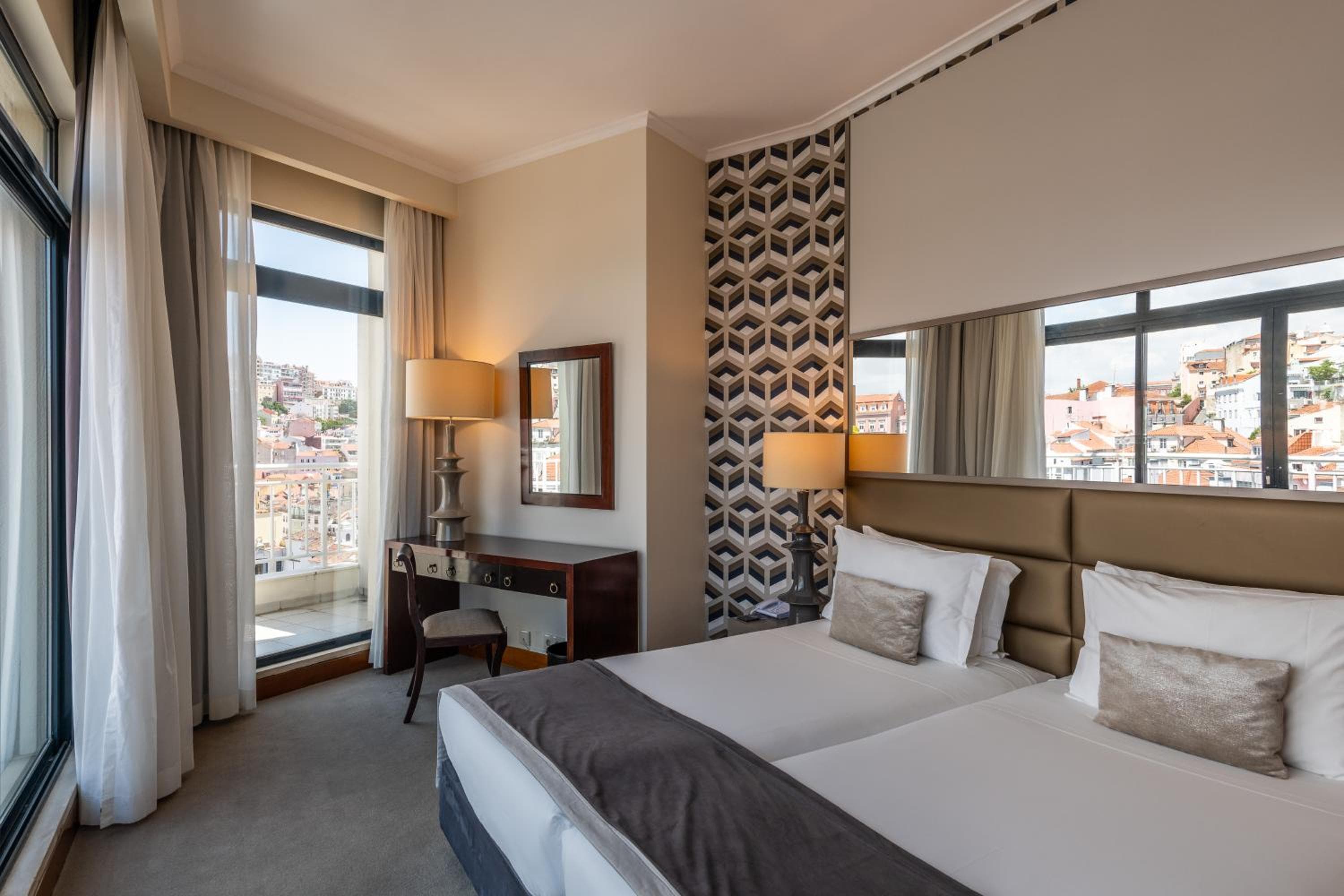 Hotel Mundial — 2