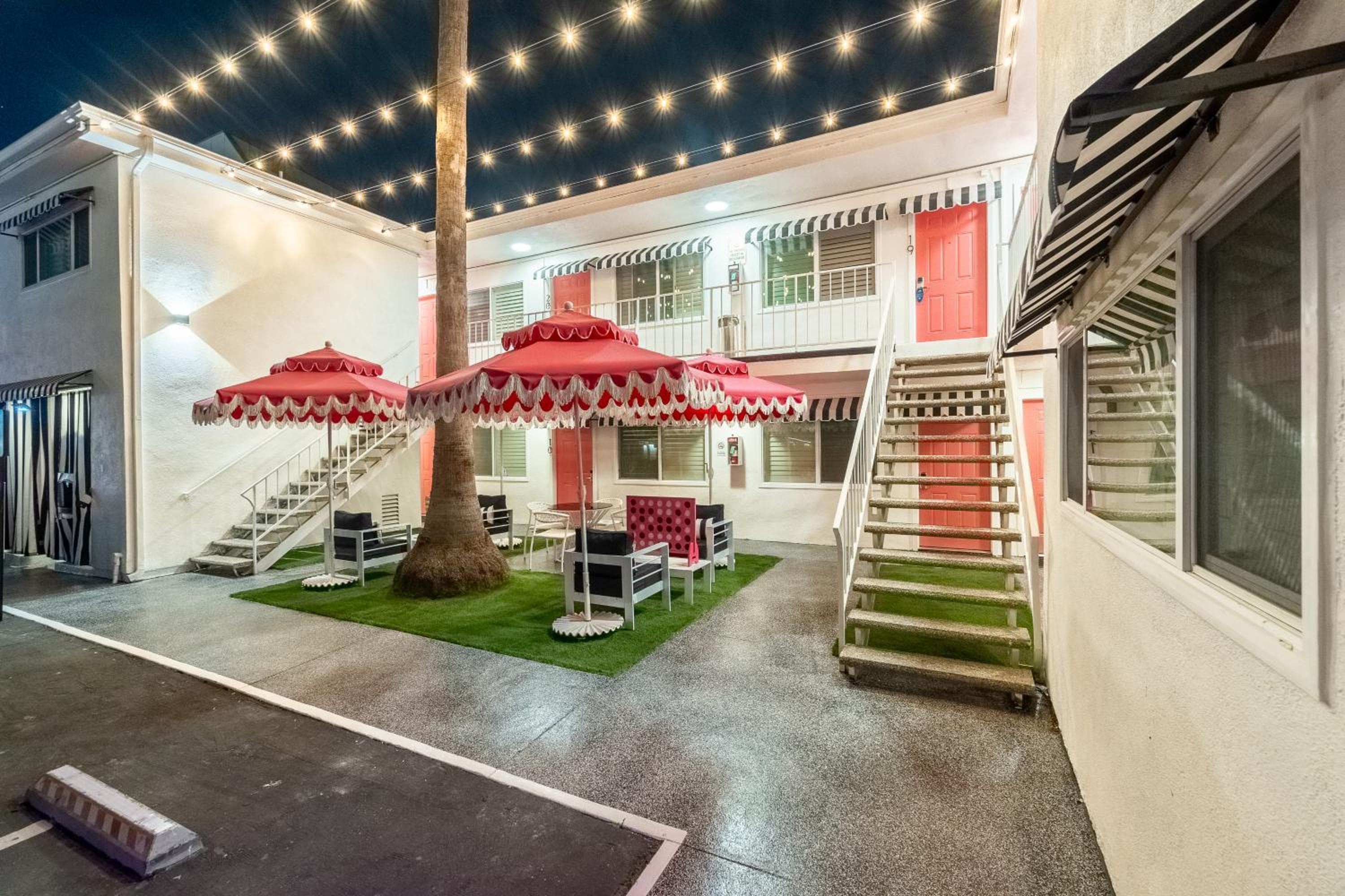 Santa Monica Hotel — 16