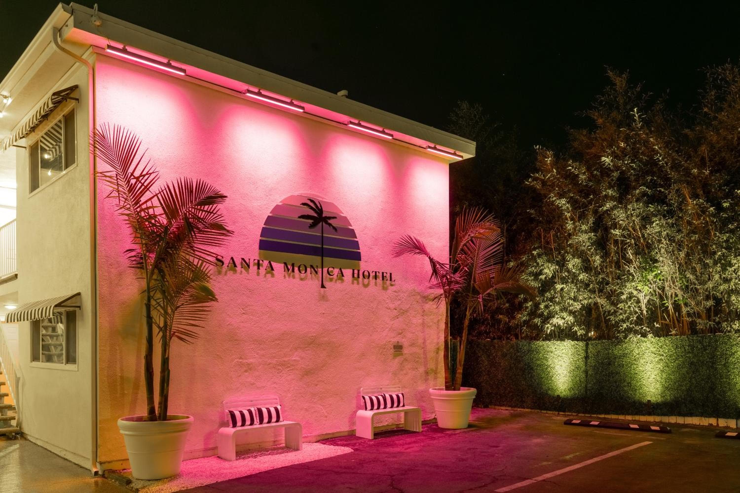 Santa Monica Hotel — 15