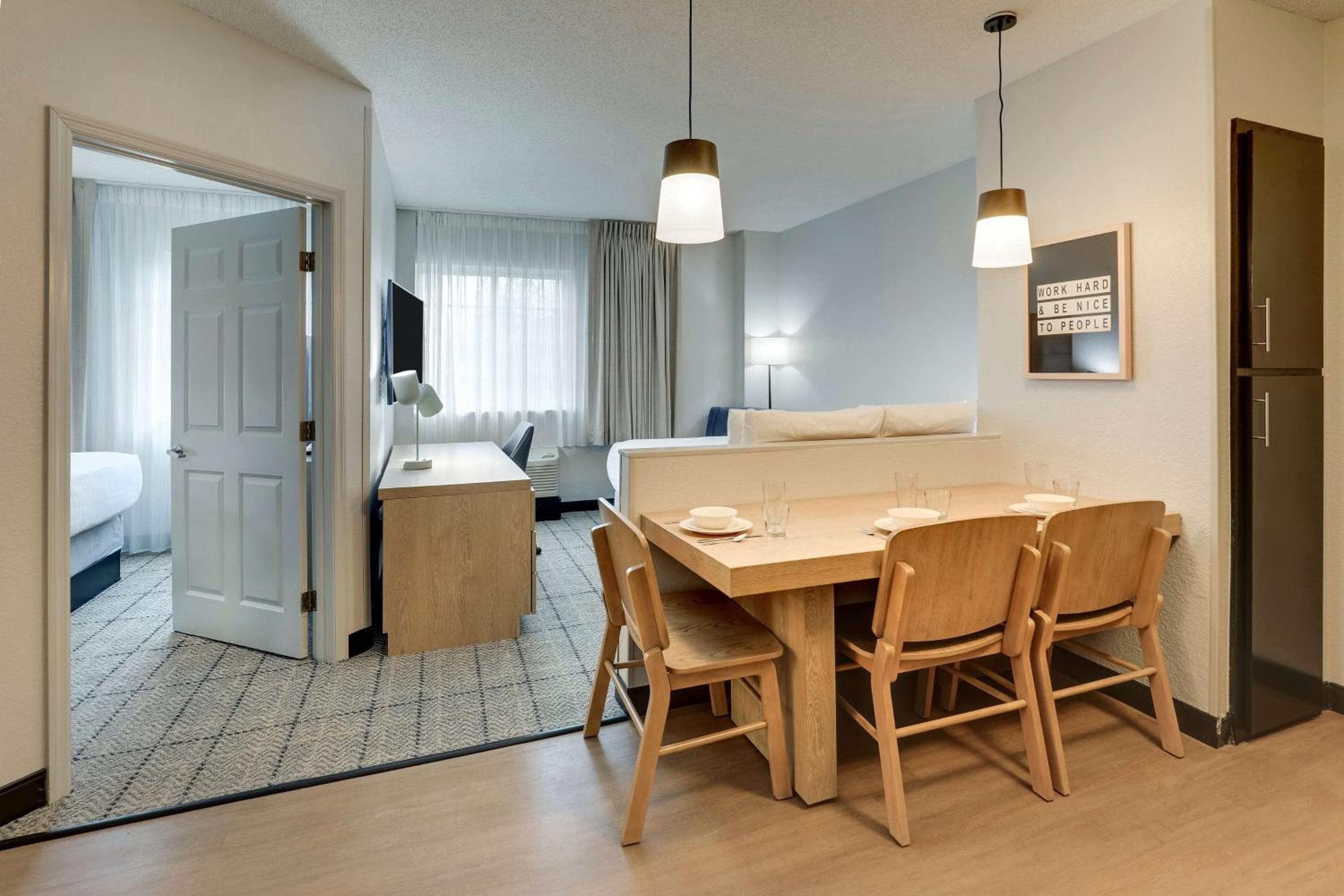 Sonesta Simply Suites Miami Airport Doral — 6
