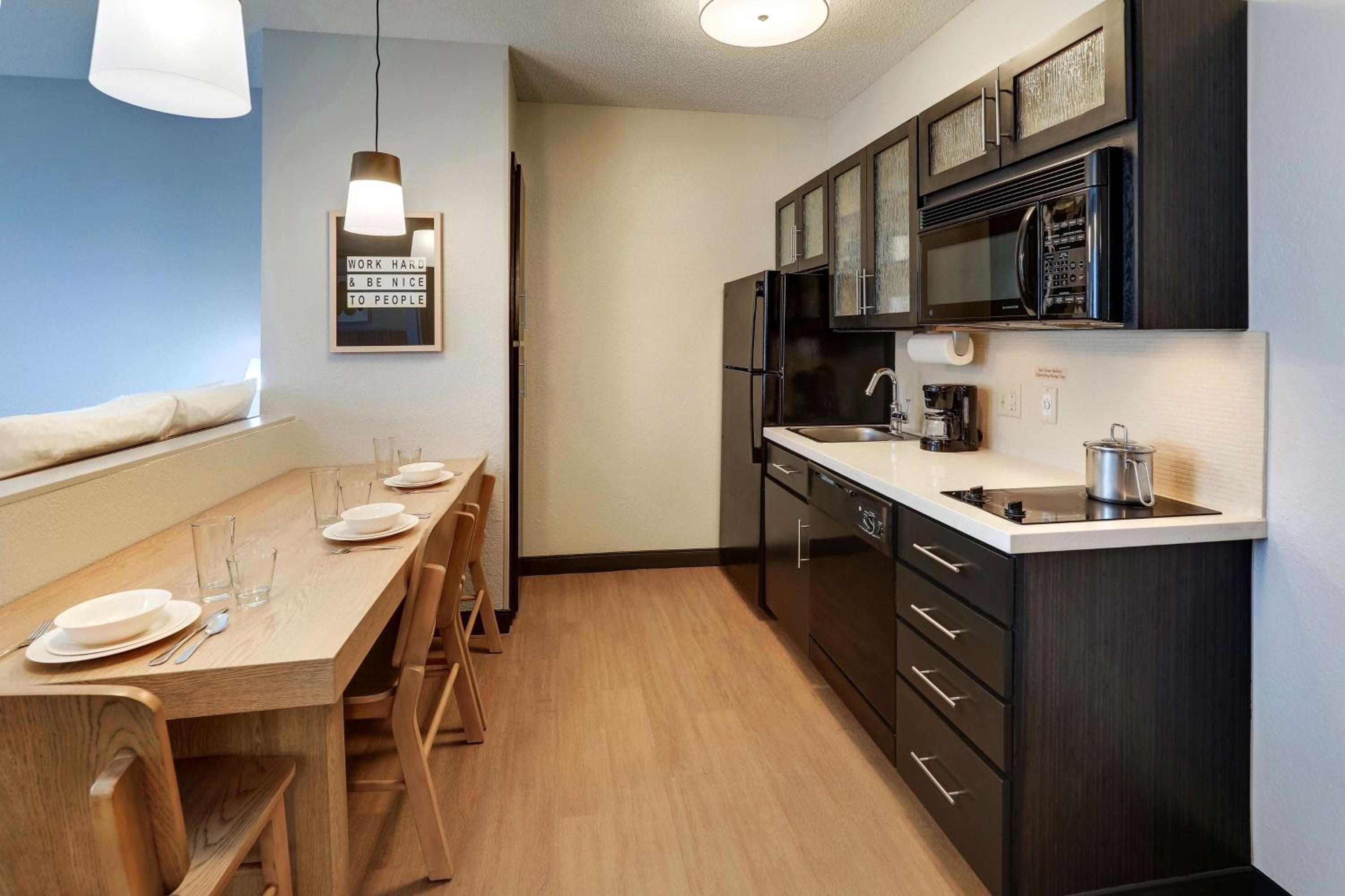 Sonesta Simply Suites Miami Airport Doral — 7