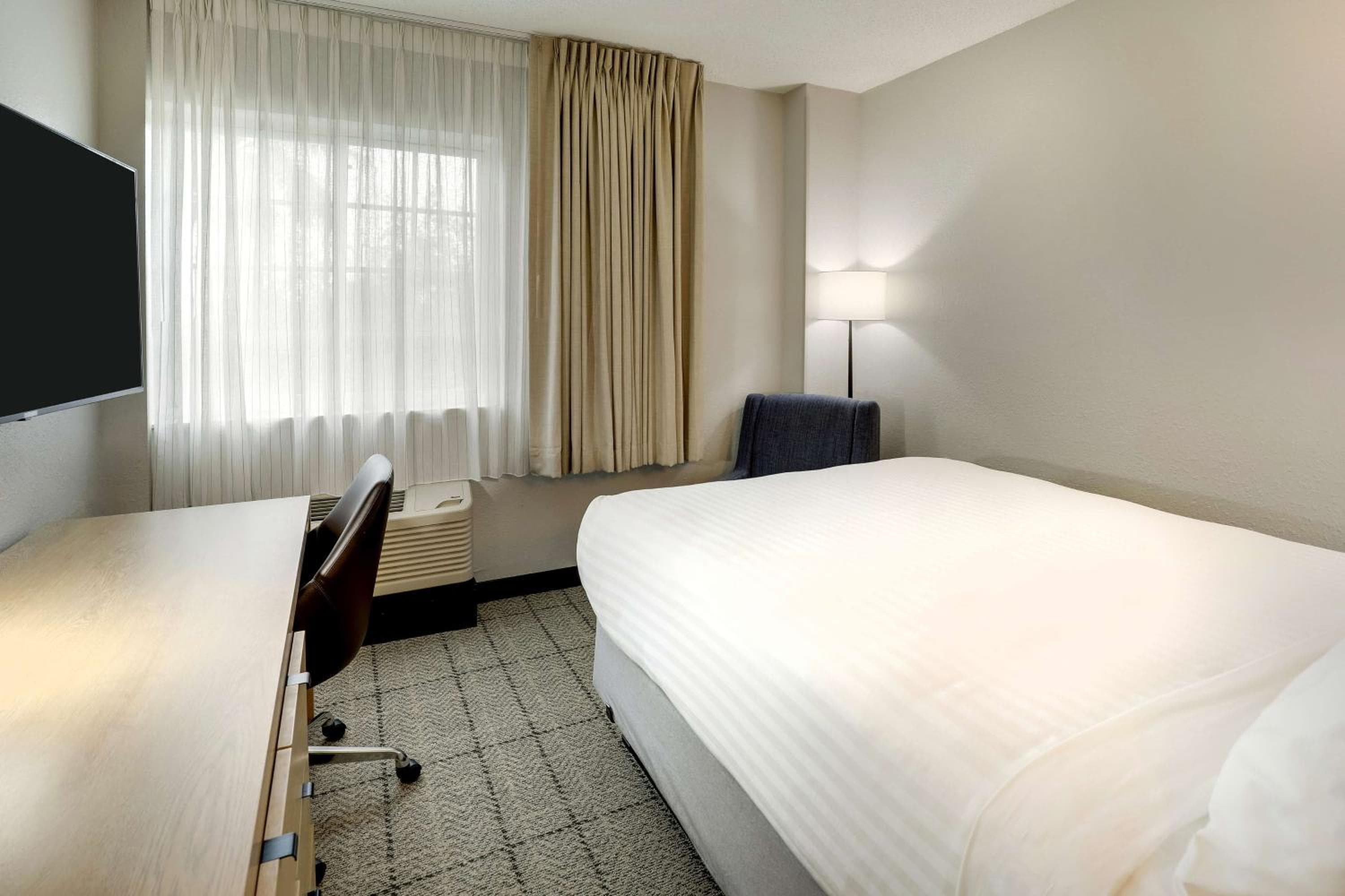 Sonesta Simply Suites Miami Airport Doral — 9