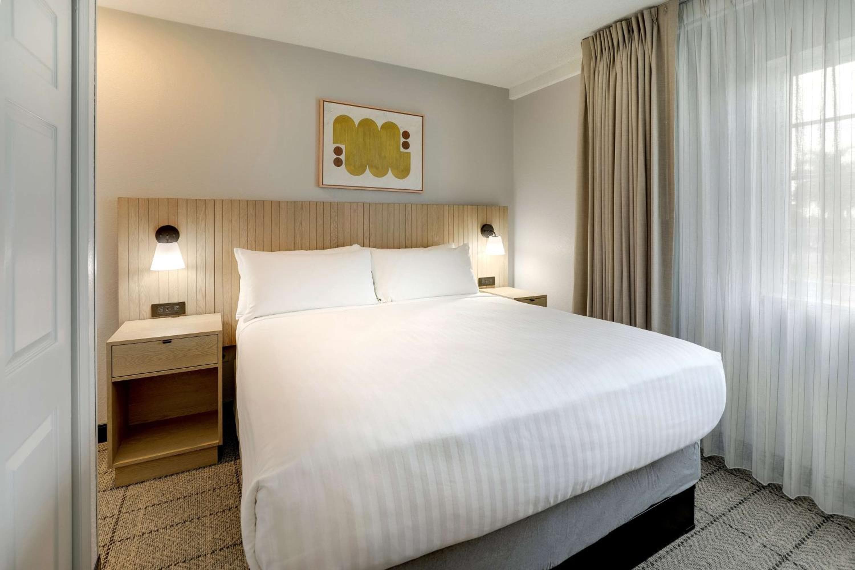 Sonesta Simply Suites Miami Airport Doral — 11