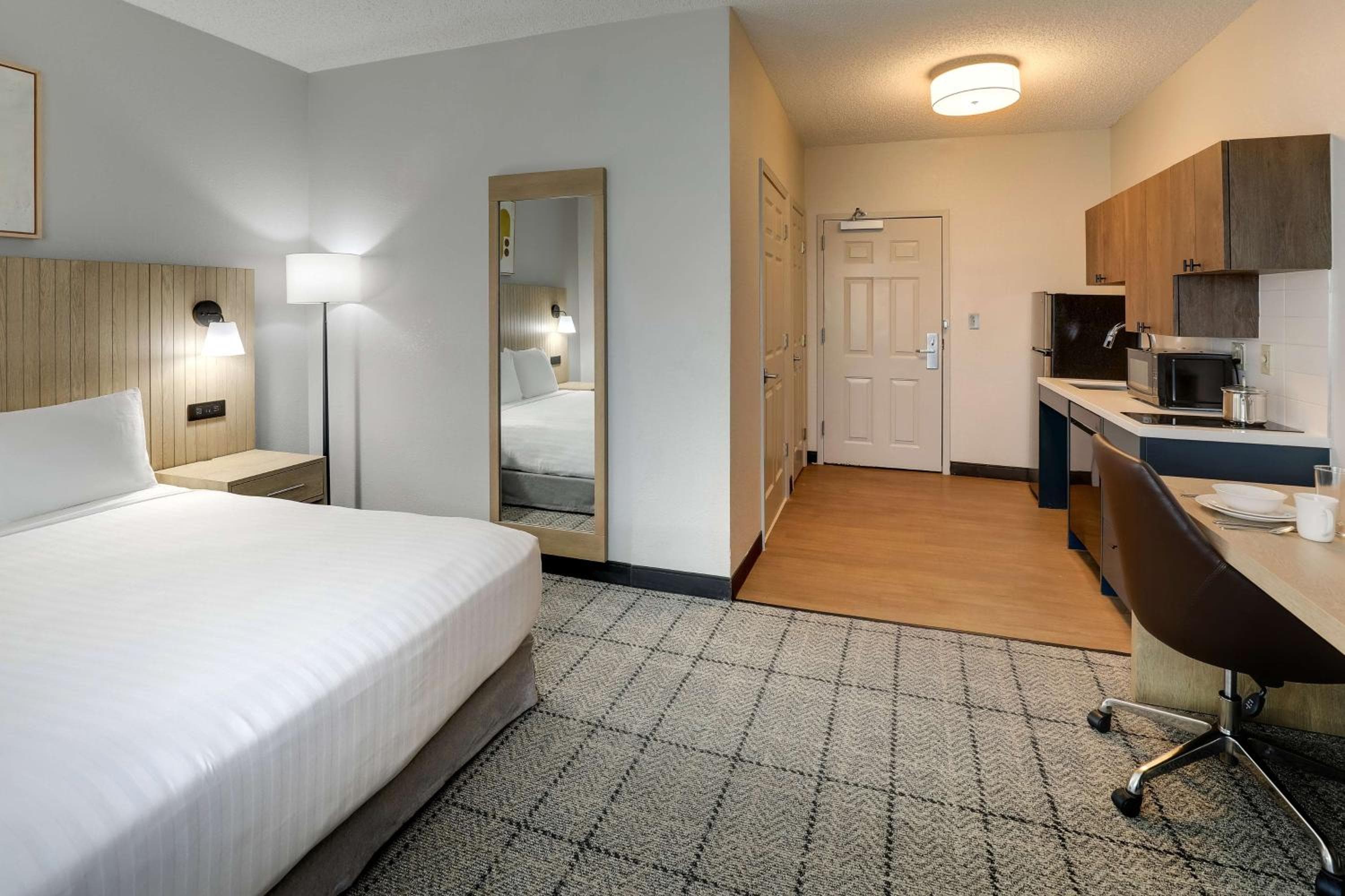 Sonesta Simply Suites Miami Airport Doral — 19