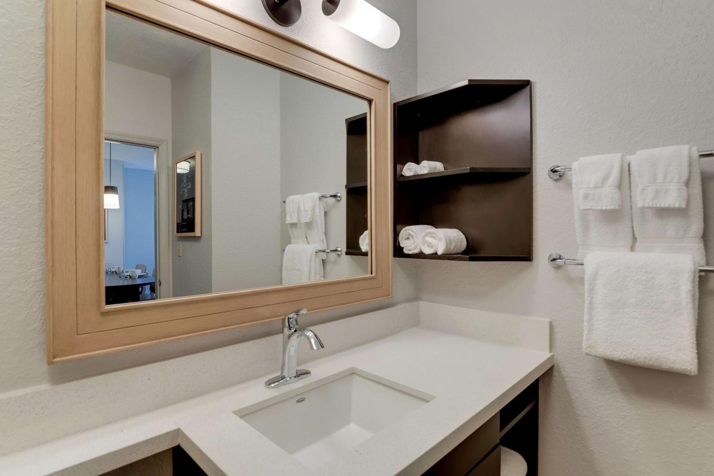 Sonesta Simply Suites Miami Airport Doral — 29