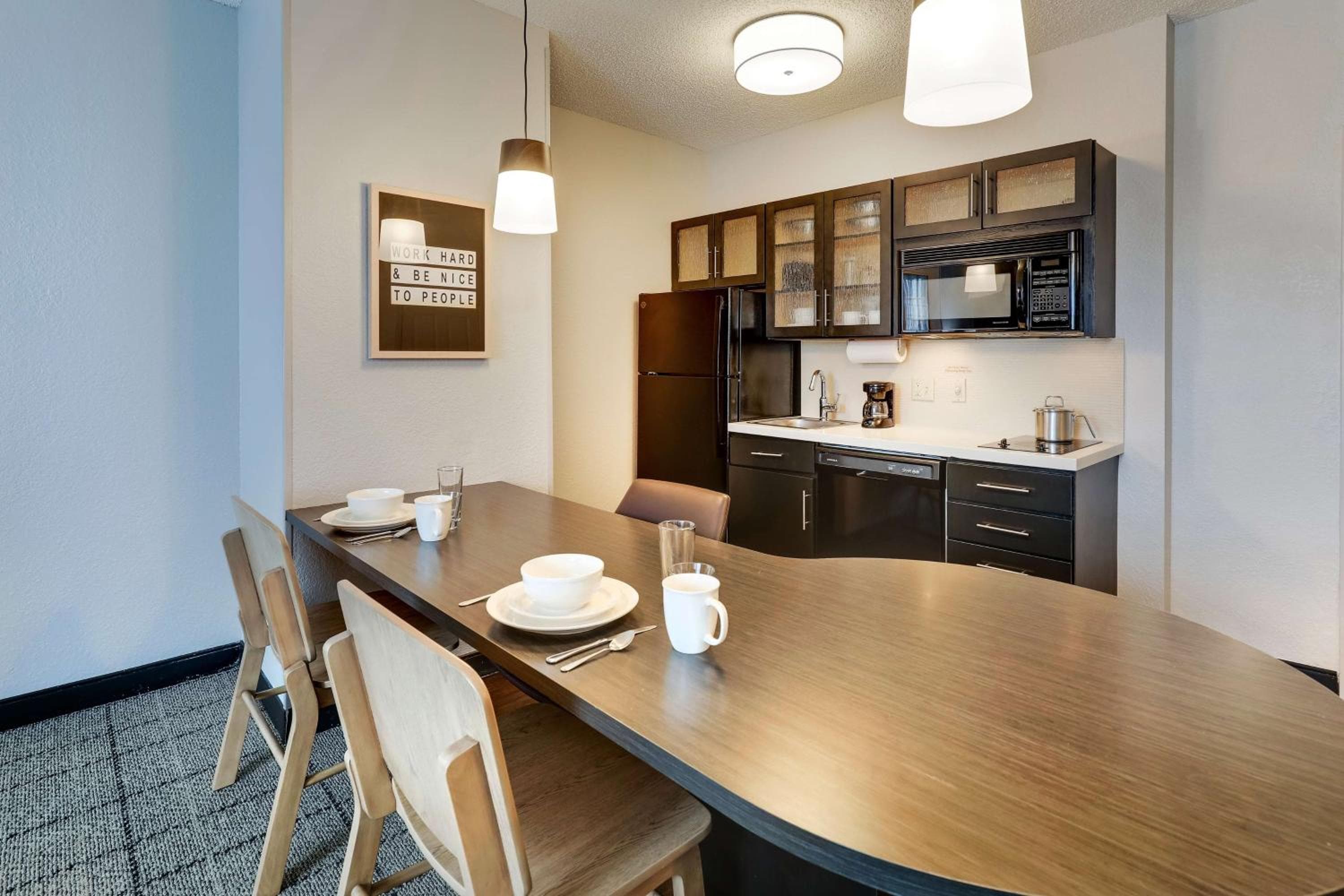 Sonesta Simply Suites Miami Airport Doral — 15