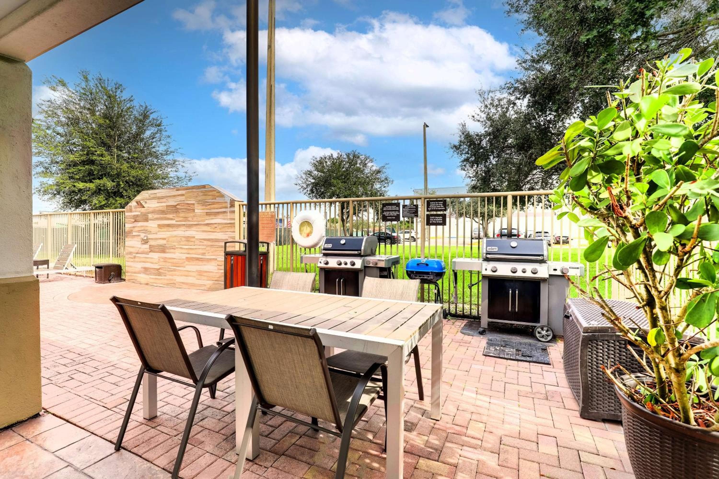 Sonesta Simply Suites Miami Airport Doral — 6