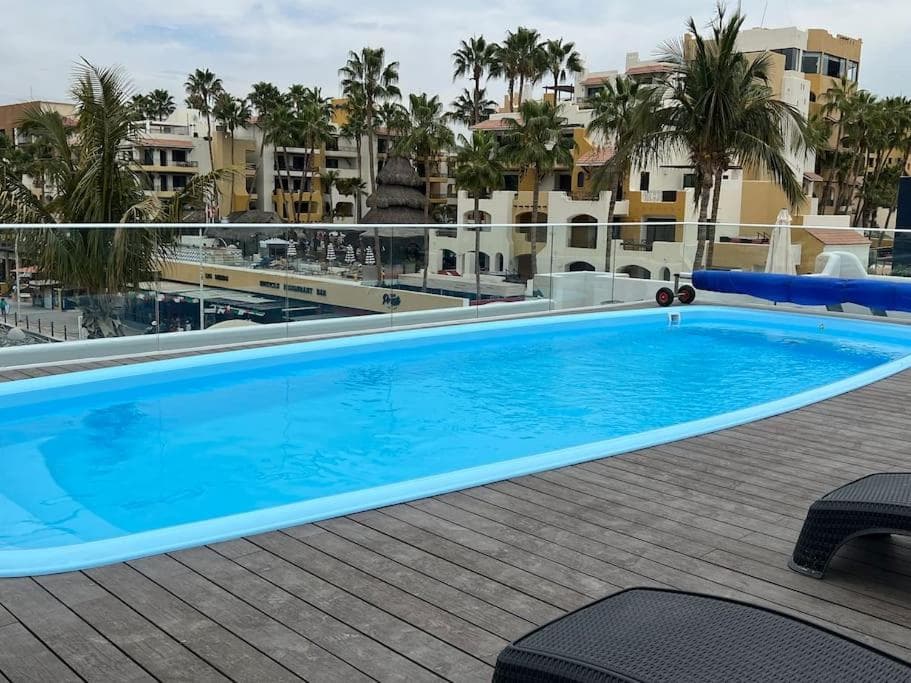 Great spot @ Marina, all Cabo's lifestyle on hand — 5