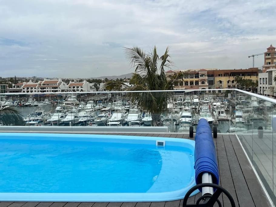 Great spot @ Marina, all Cabo's lifestyle on hand — 6