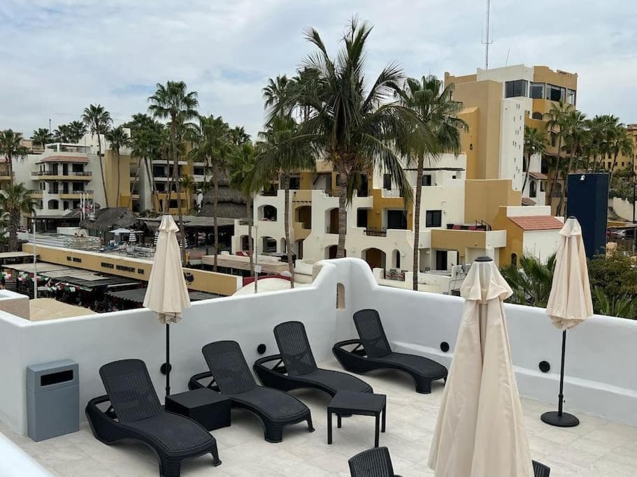 Great spot @ Marina, all Cabo's lifestyle on hand — 12