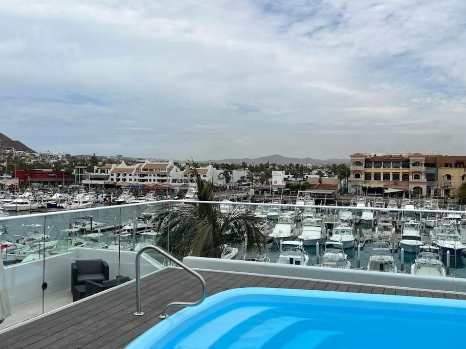 Great spot @ Marina, all Cabo's lifestyle on hand — 13