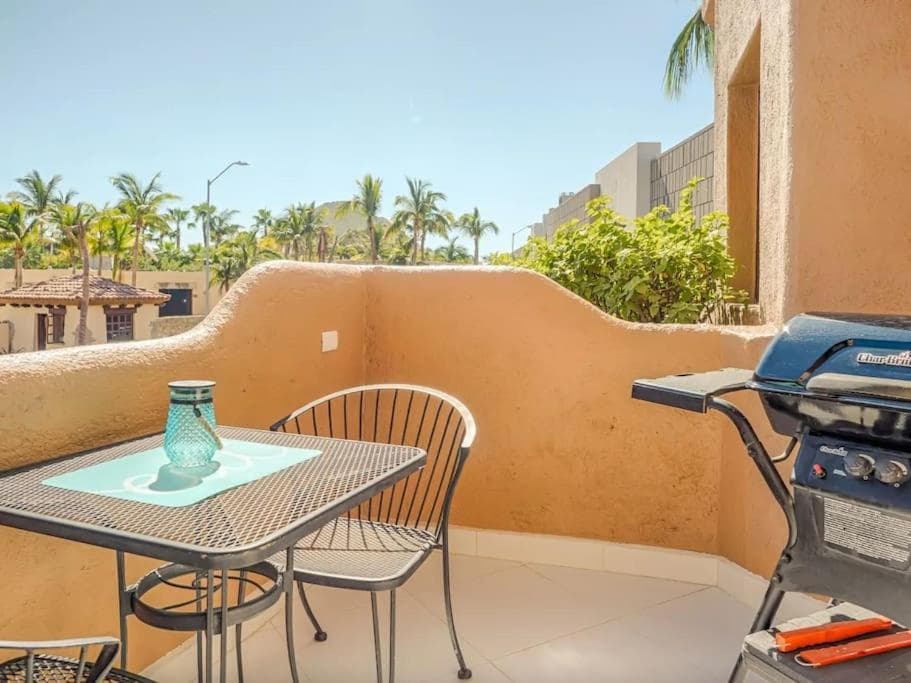 Great spot @ Marina, all Cabo's lifestyle on hand — 15