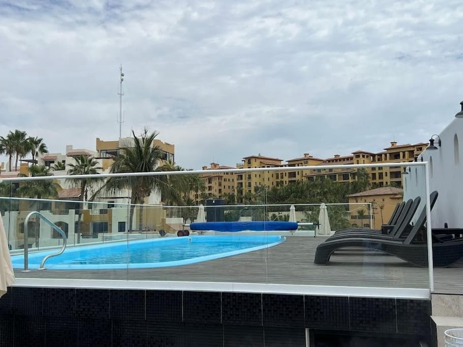 Great spot @ Marina, all Cabo's lifestyle on hand — 10