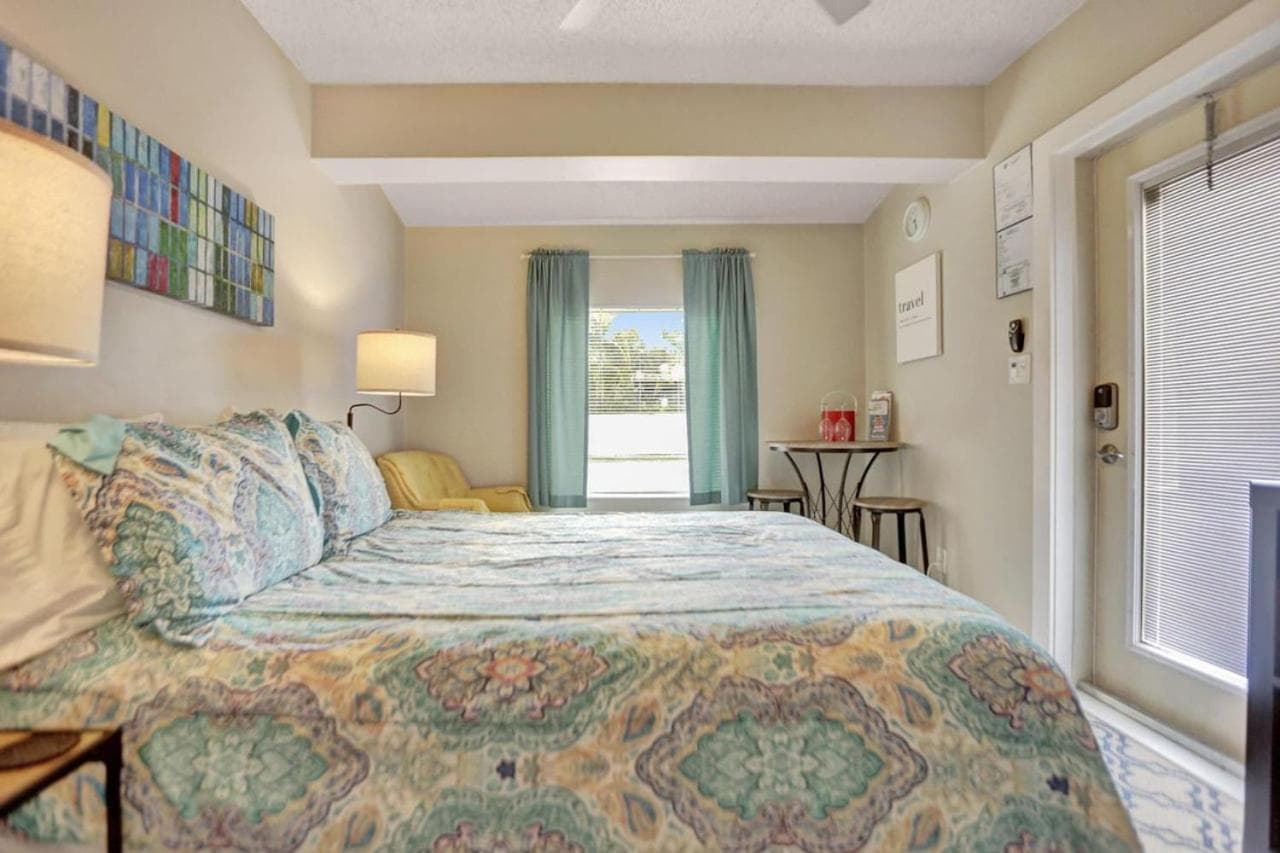 Private studio, 5 min. walk to Wilton Drive — 9