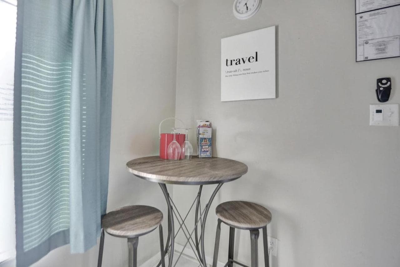 Private studio, 5 min. walk to Wilton Drive — 11
