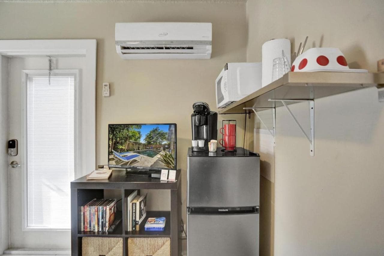 Private studio, 5 min. walk to Wilton Drive — 12