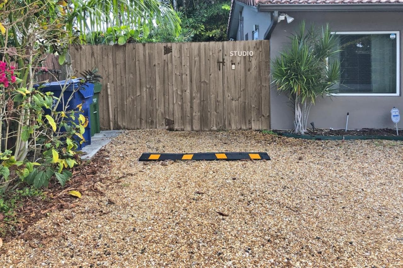 Private studio, 5 min. walk to Wilton Drive — 10