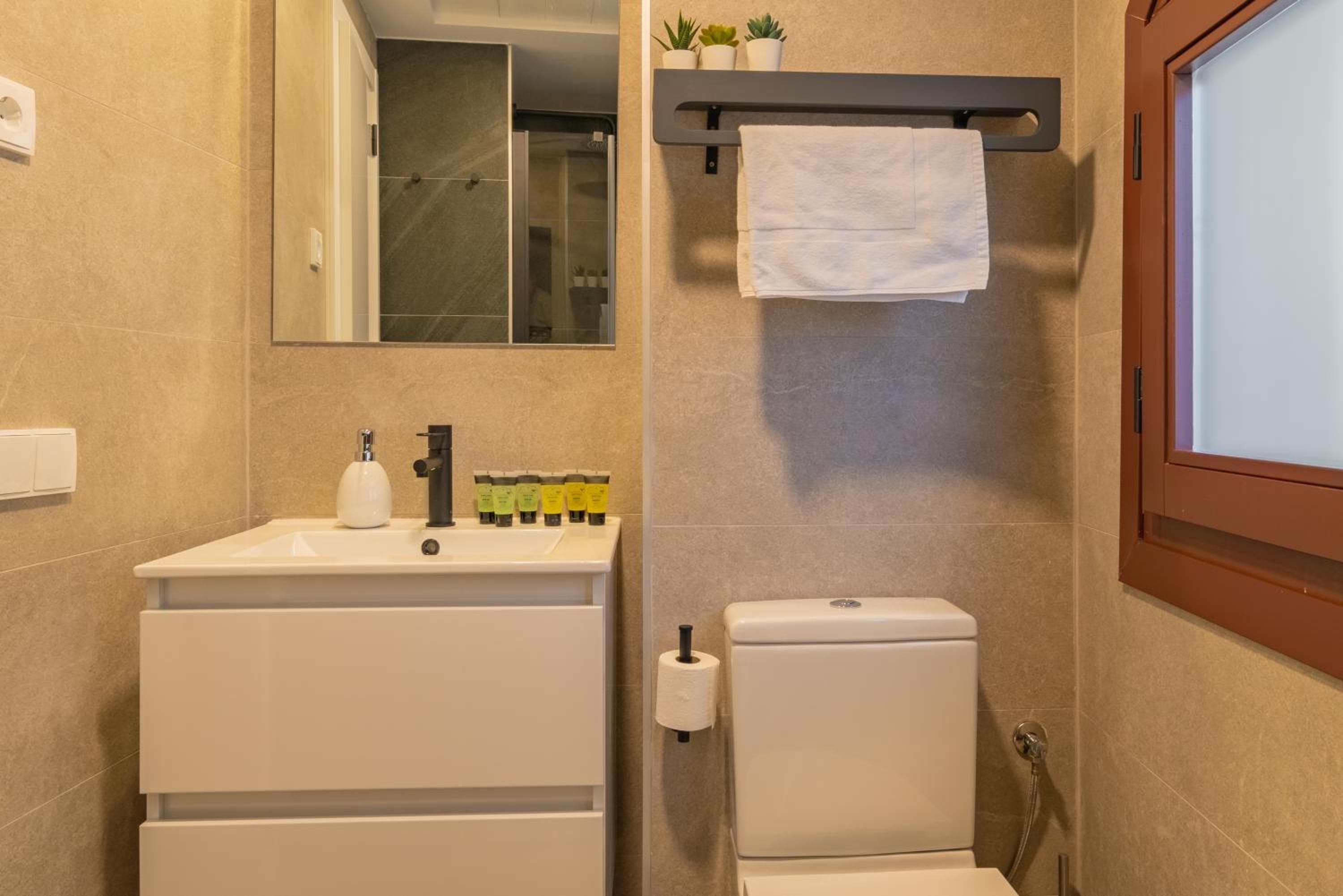 Feelathome Atarazanas Apartments — 17