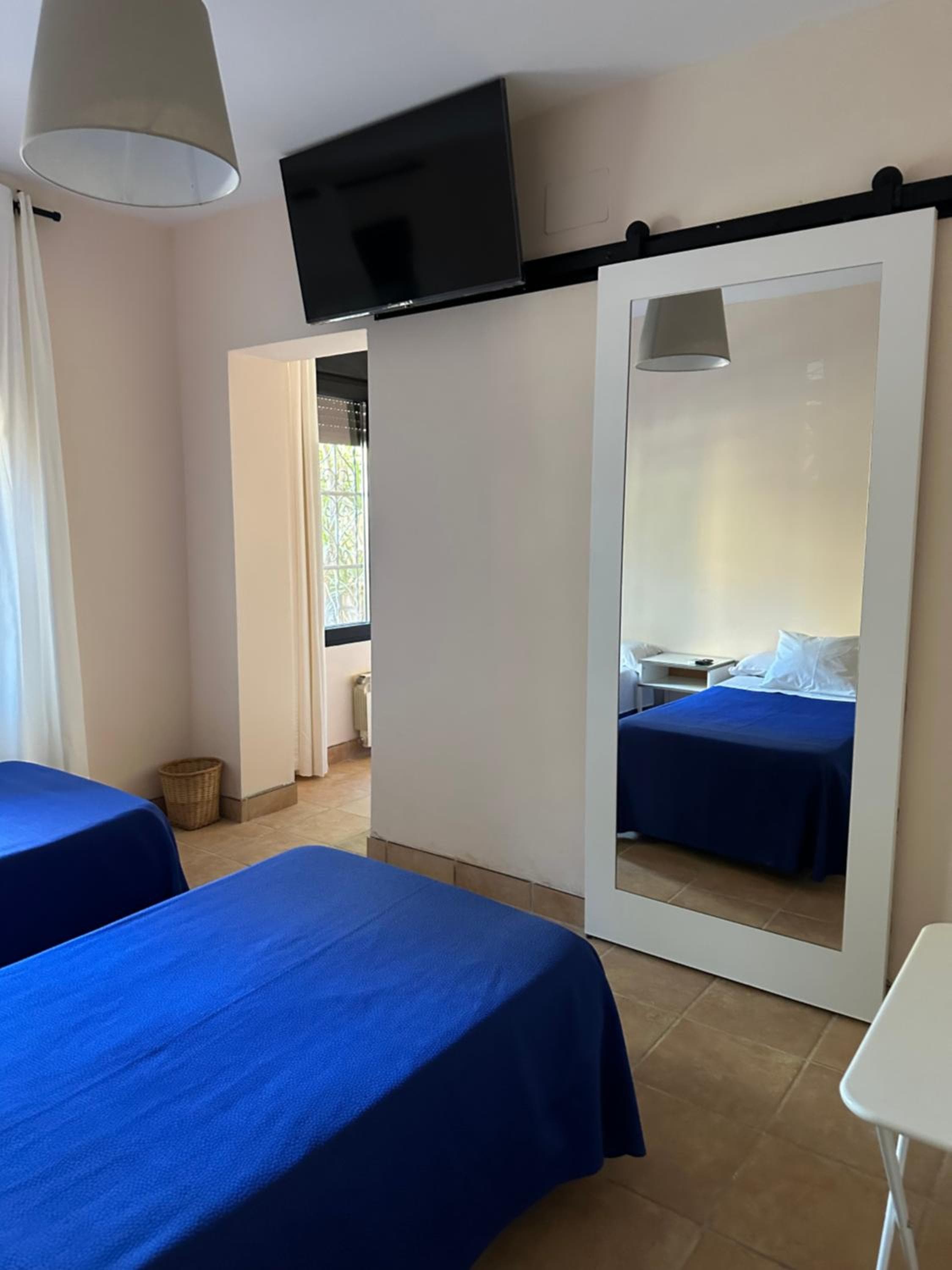 Hostal Moscatel — 9