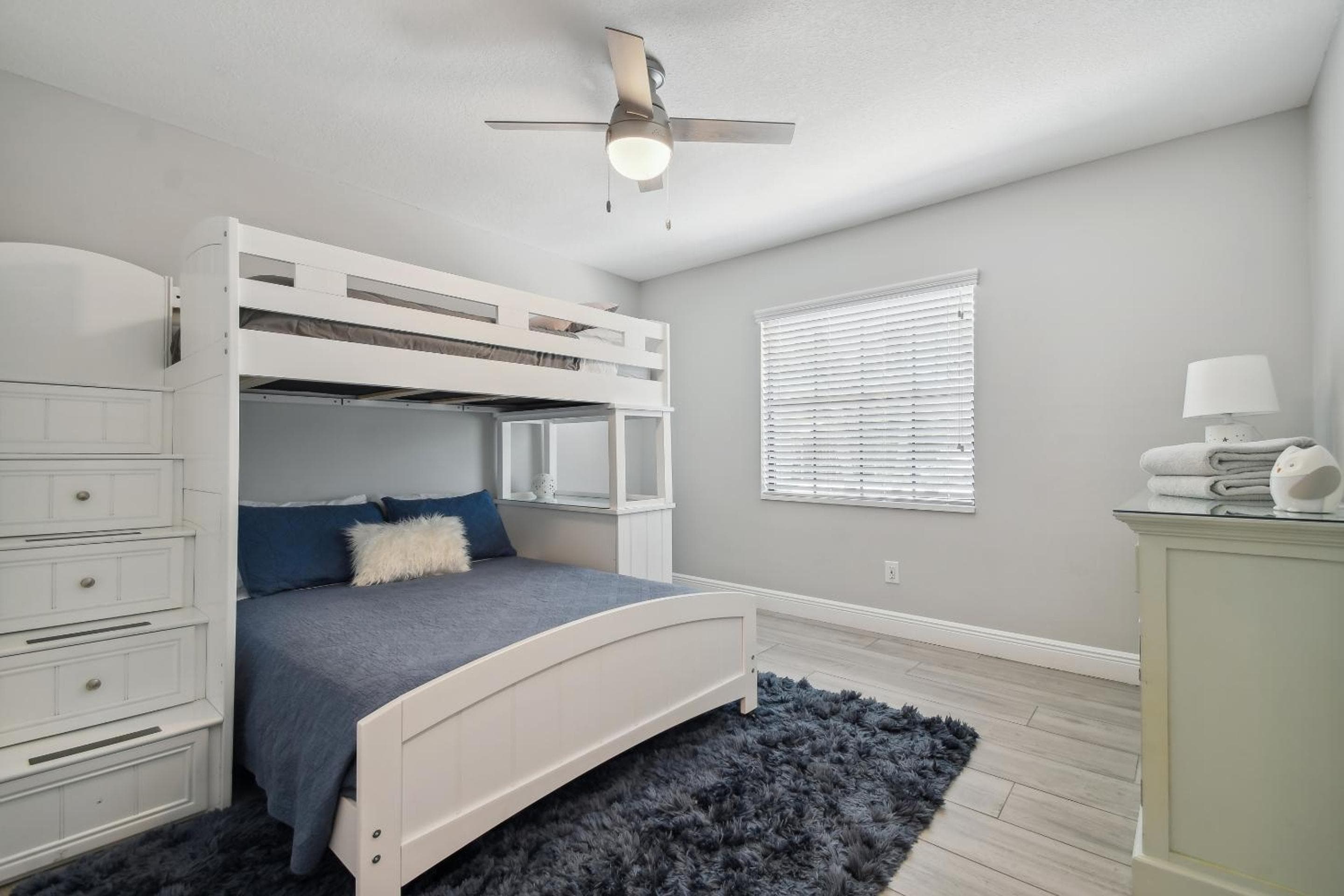 Lake House Westchase area. Heated Pool Waterfront! — 13