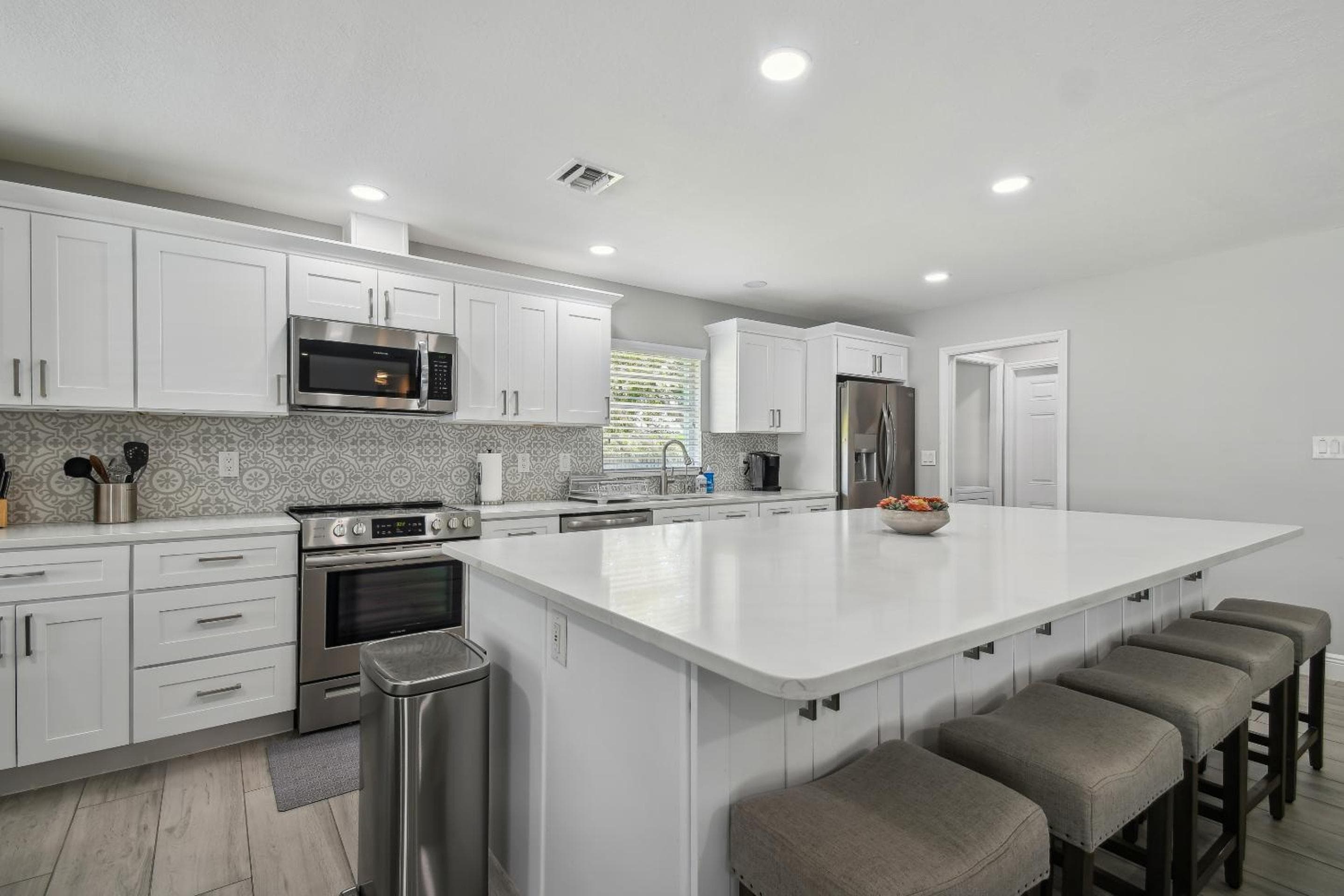 Lake House Westchase area. Heated Pool Waterfront! — 25