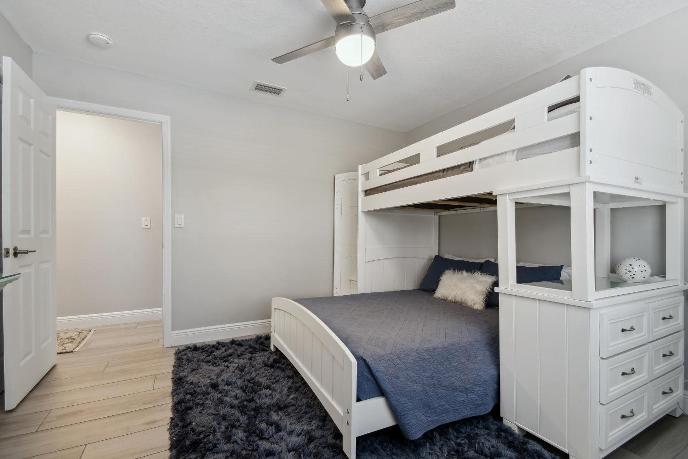 Lake House Westchase area. Heated Pool Waterfront! — 14