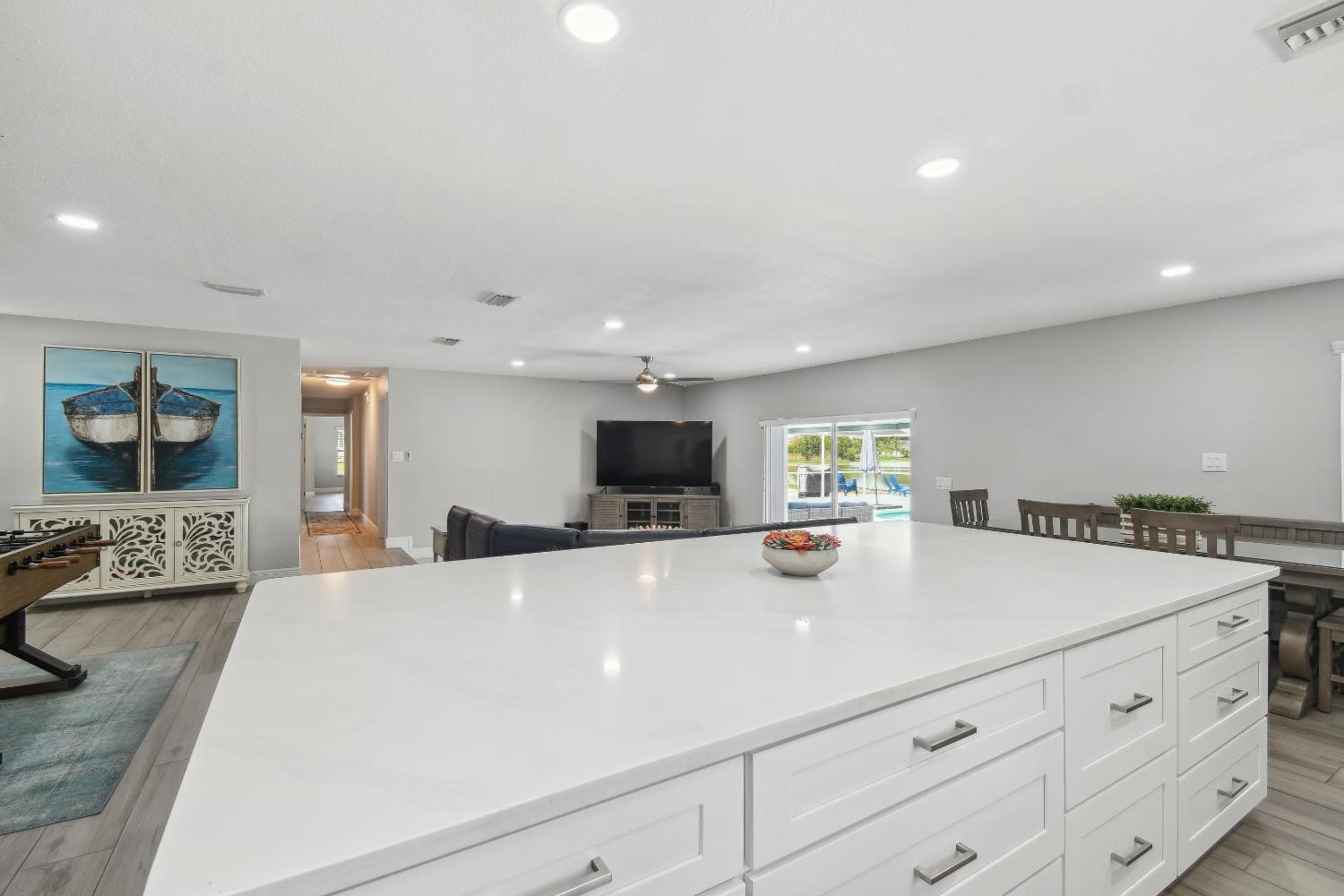 Lake House Westchase area. Heated Pool Waterfront! — 9