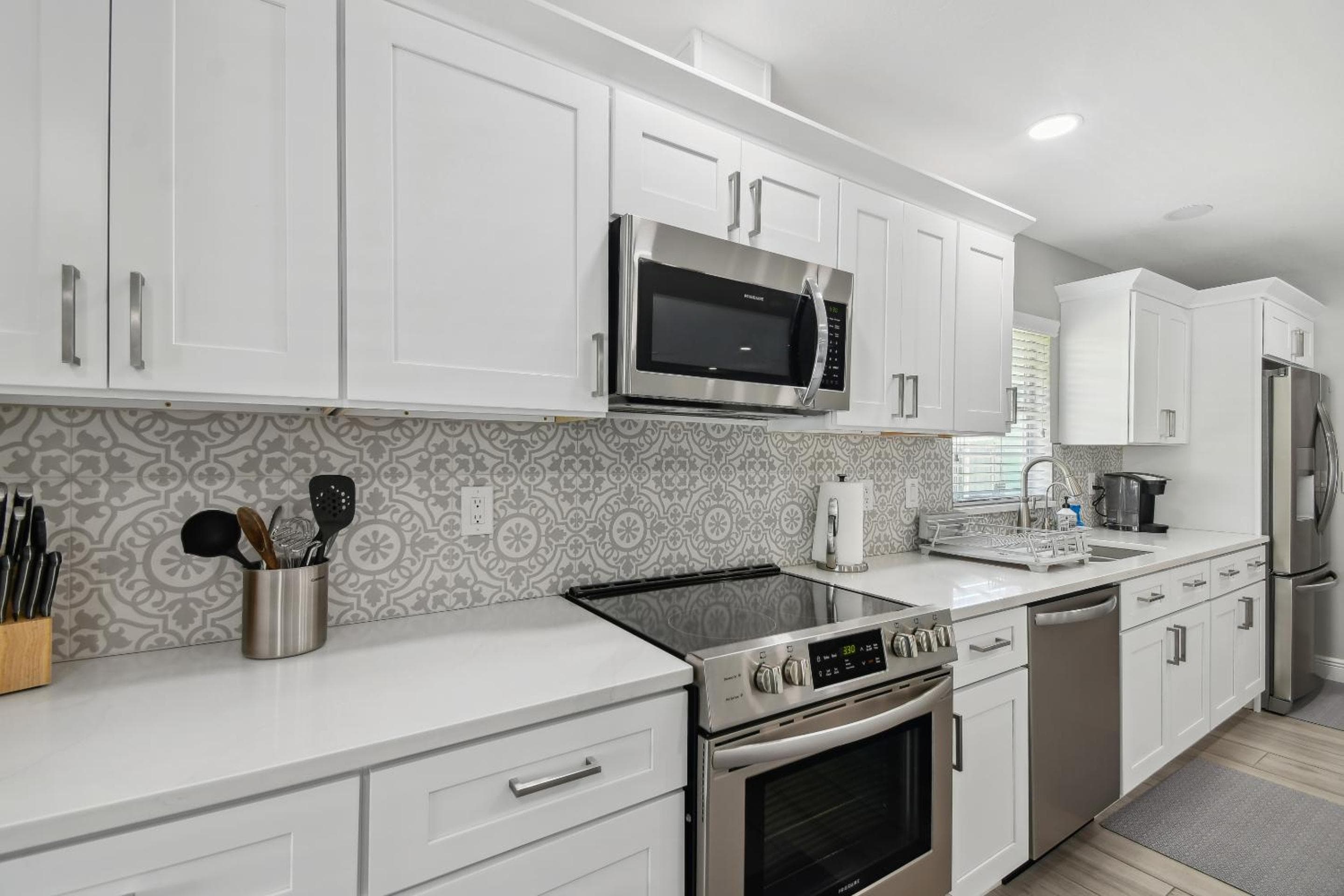 Lake House Westchase area. Heated Pool Waterfront! — 25