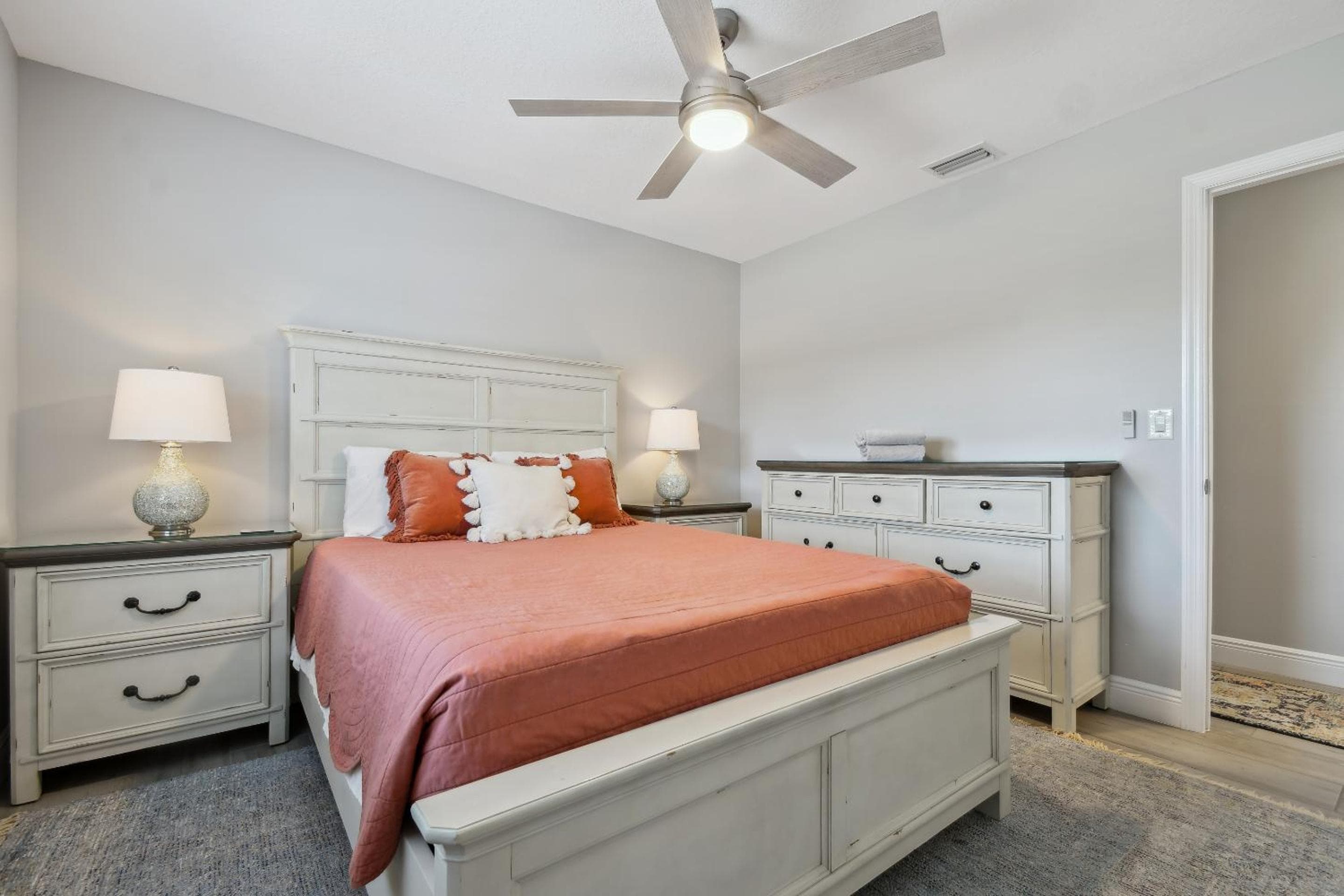 Lake House Westchase area. Heated Pool Waterfront! — 12