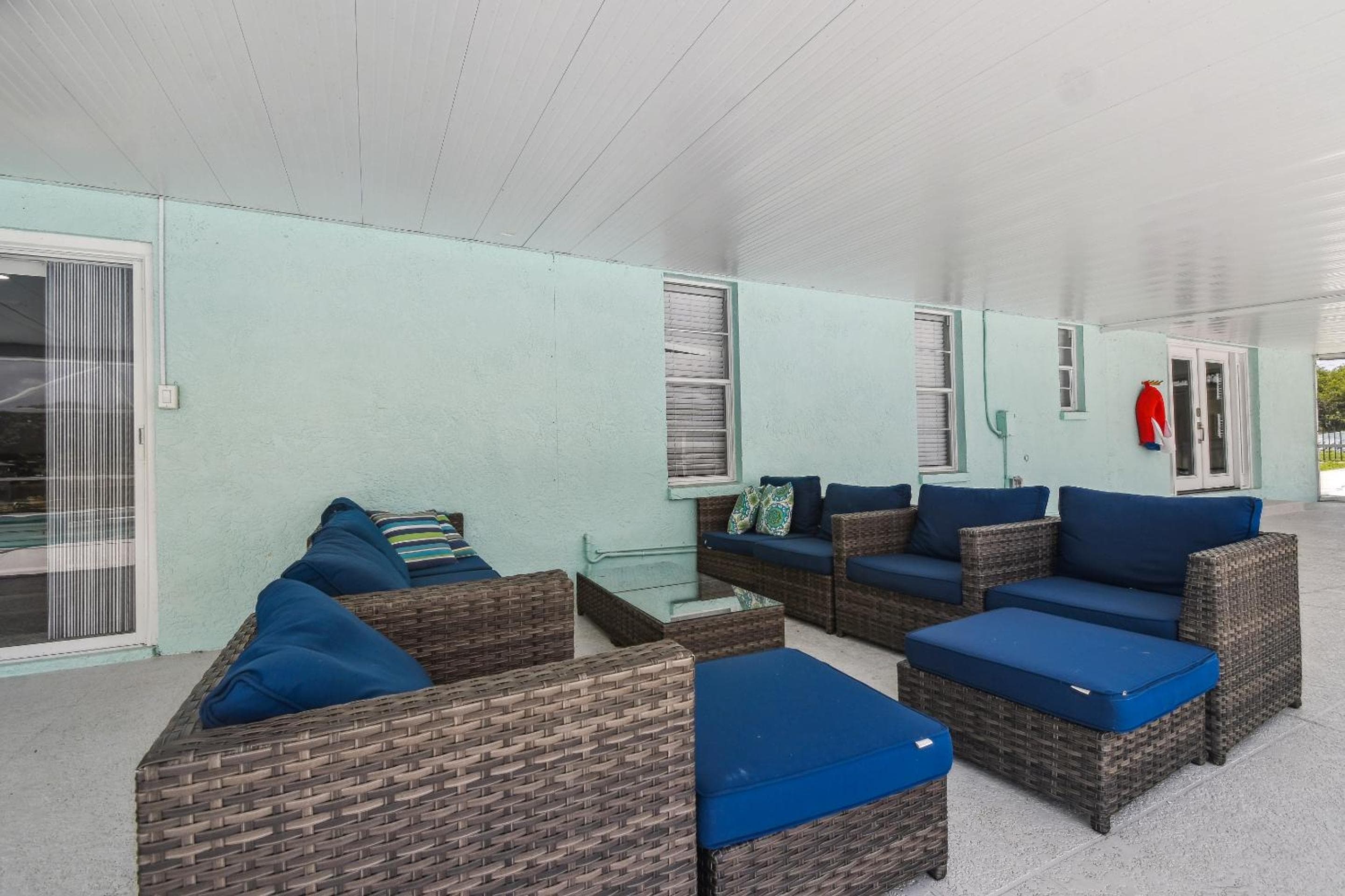 Lake House Westchase area. Heated Pool Waterfront! — 3