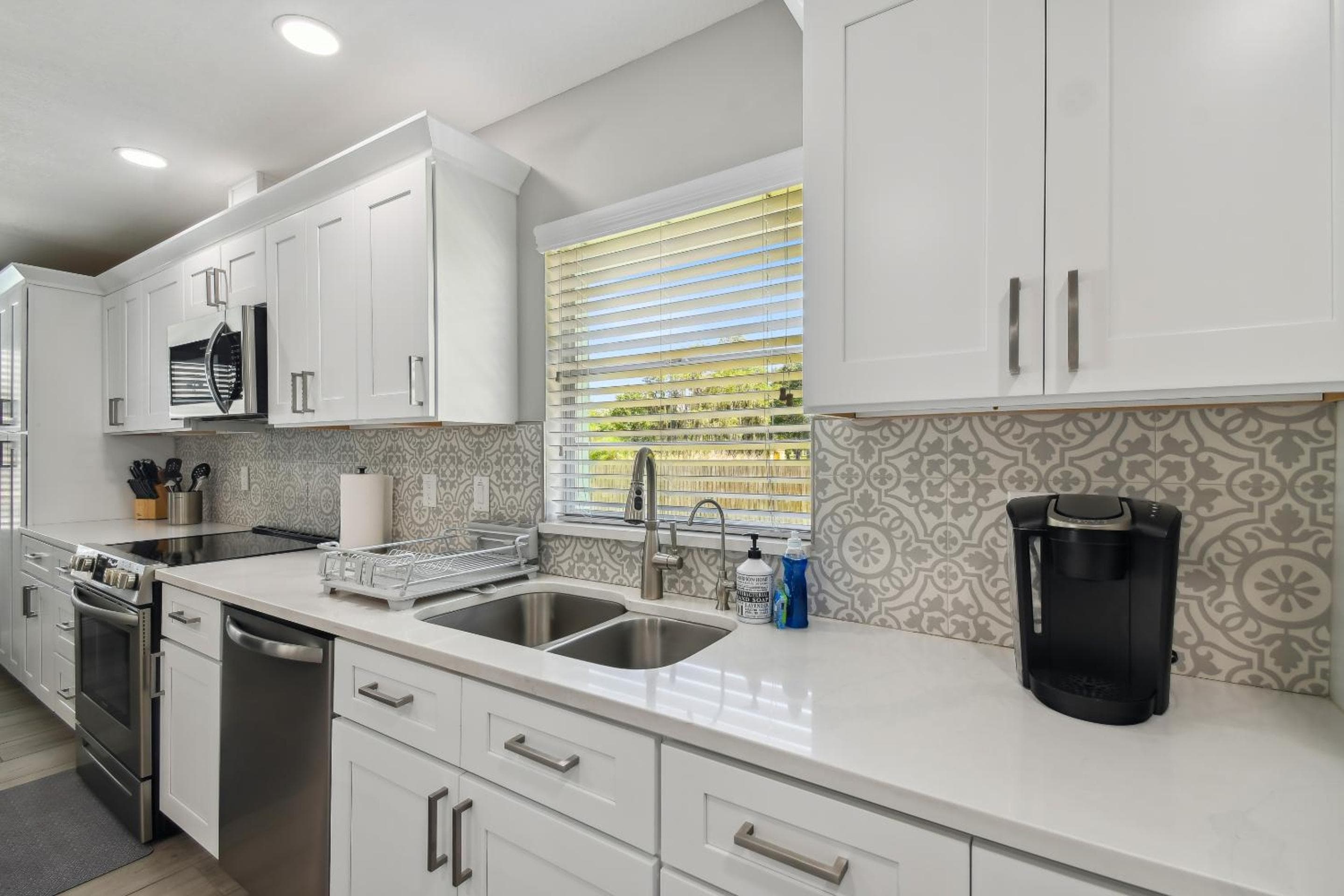 Lake House Westchase area. Heated Pool Waterfront! — 5