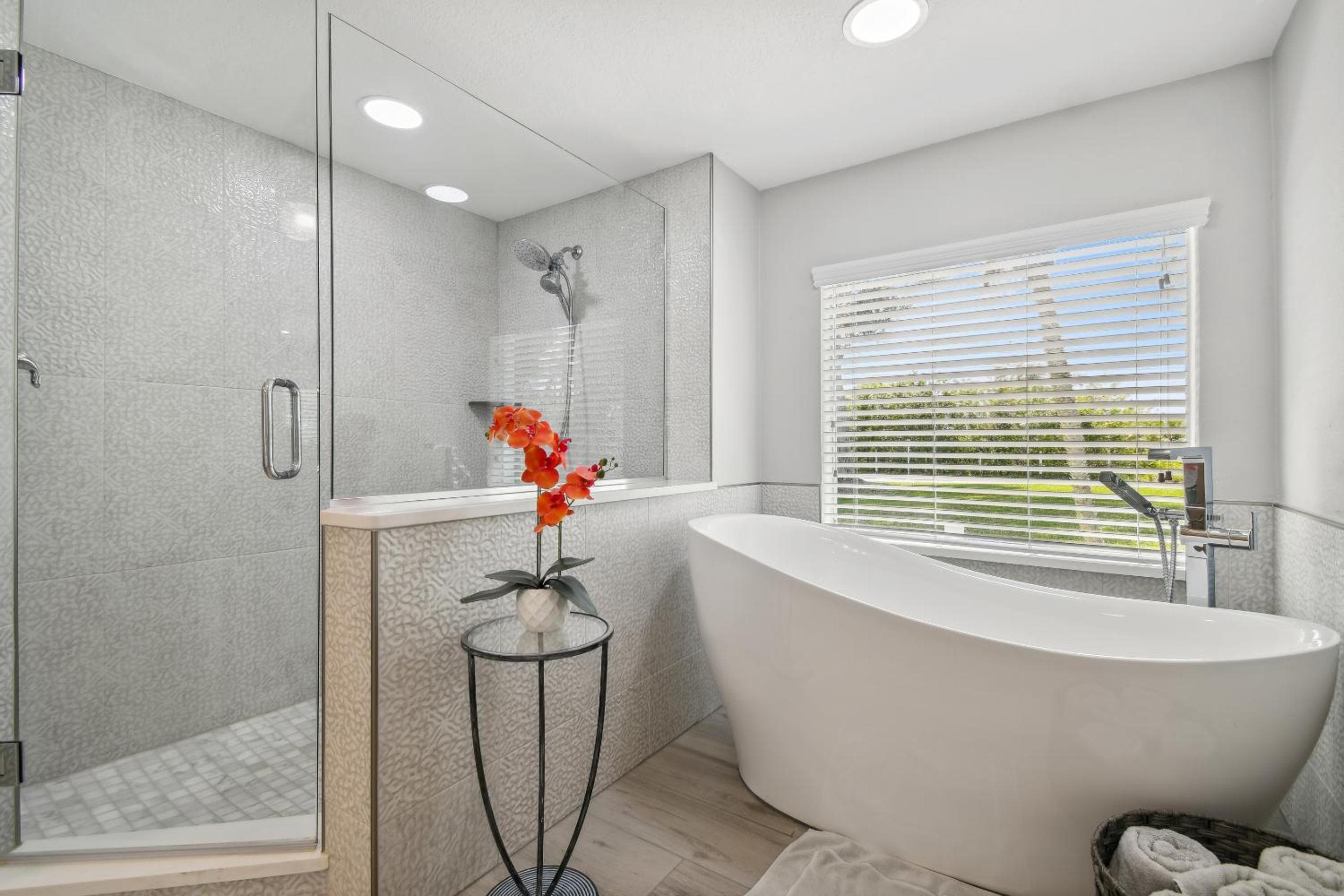 Lake House Westchase area. Heated Pool Waterfront! — 15