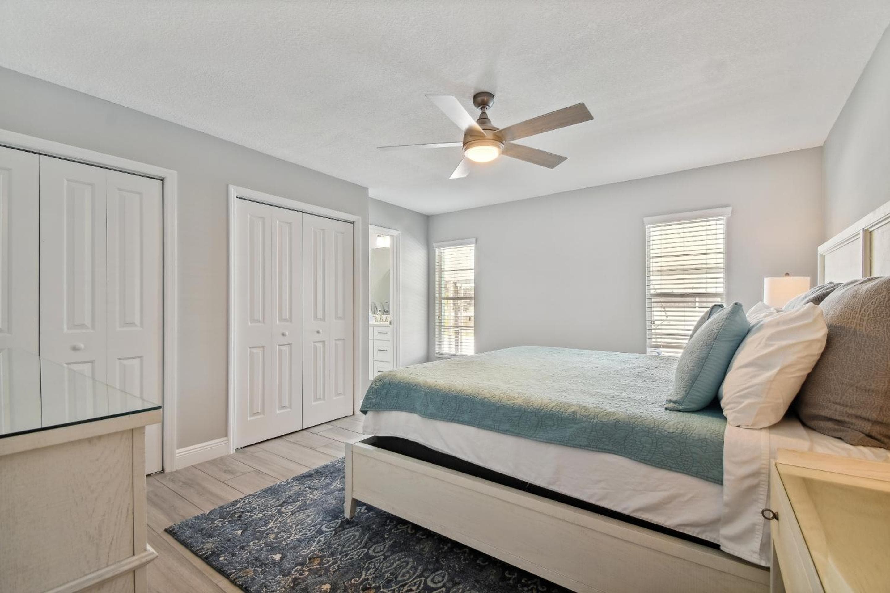 Lake House Westchase area. Heated Pool Waterfront! — 10