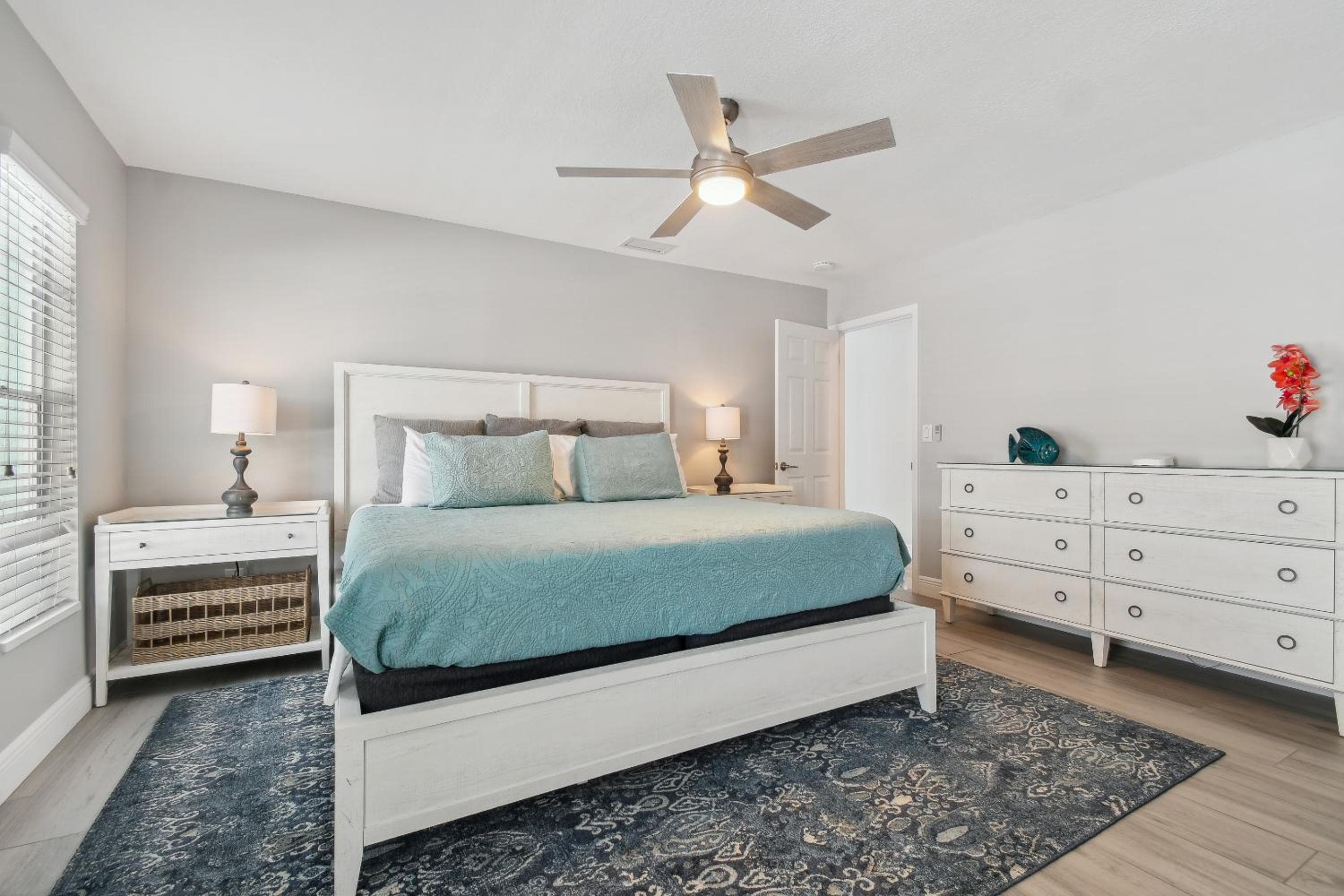 Lake House Westchase area. Heated Pool Waterfront! — 9
