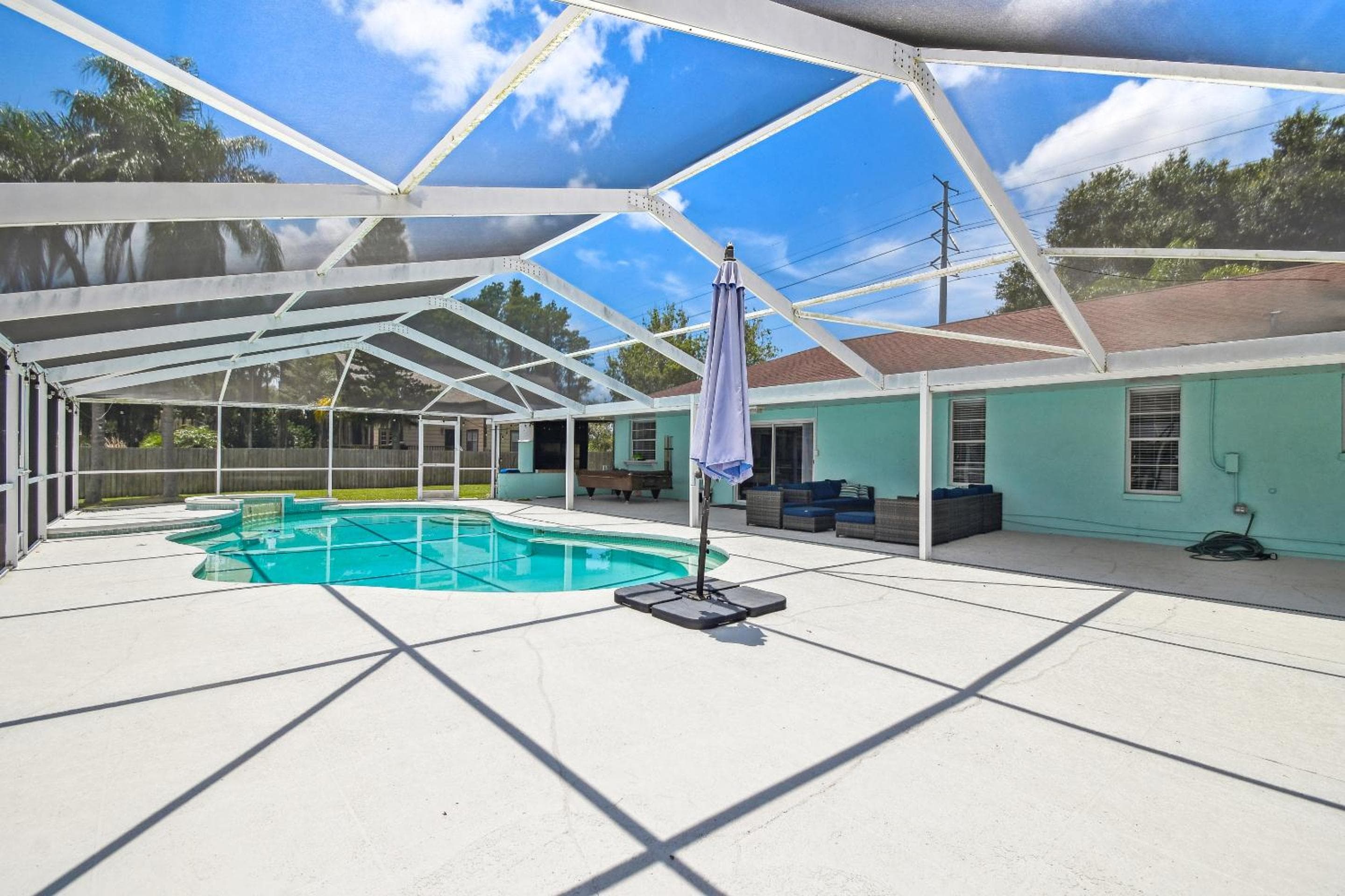 Lake House Westchase area. Heated Pool Waterfront! — 23