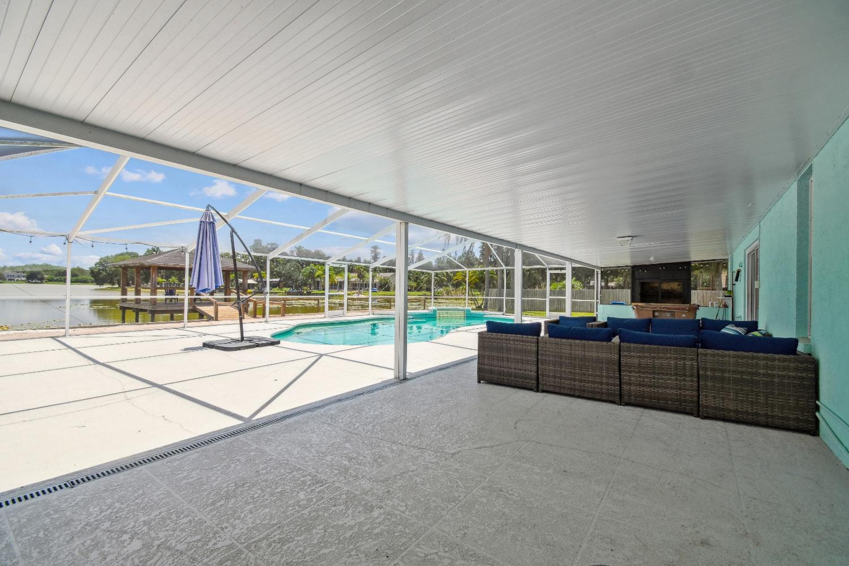 Lake House Westchase area. Heated Pool Waterfront! — 14