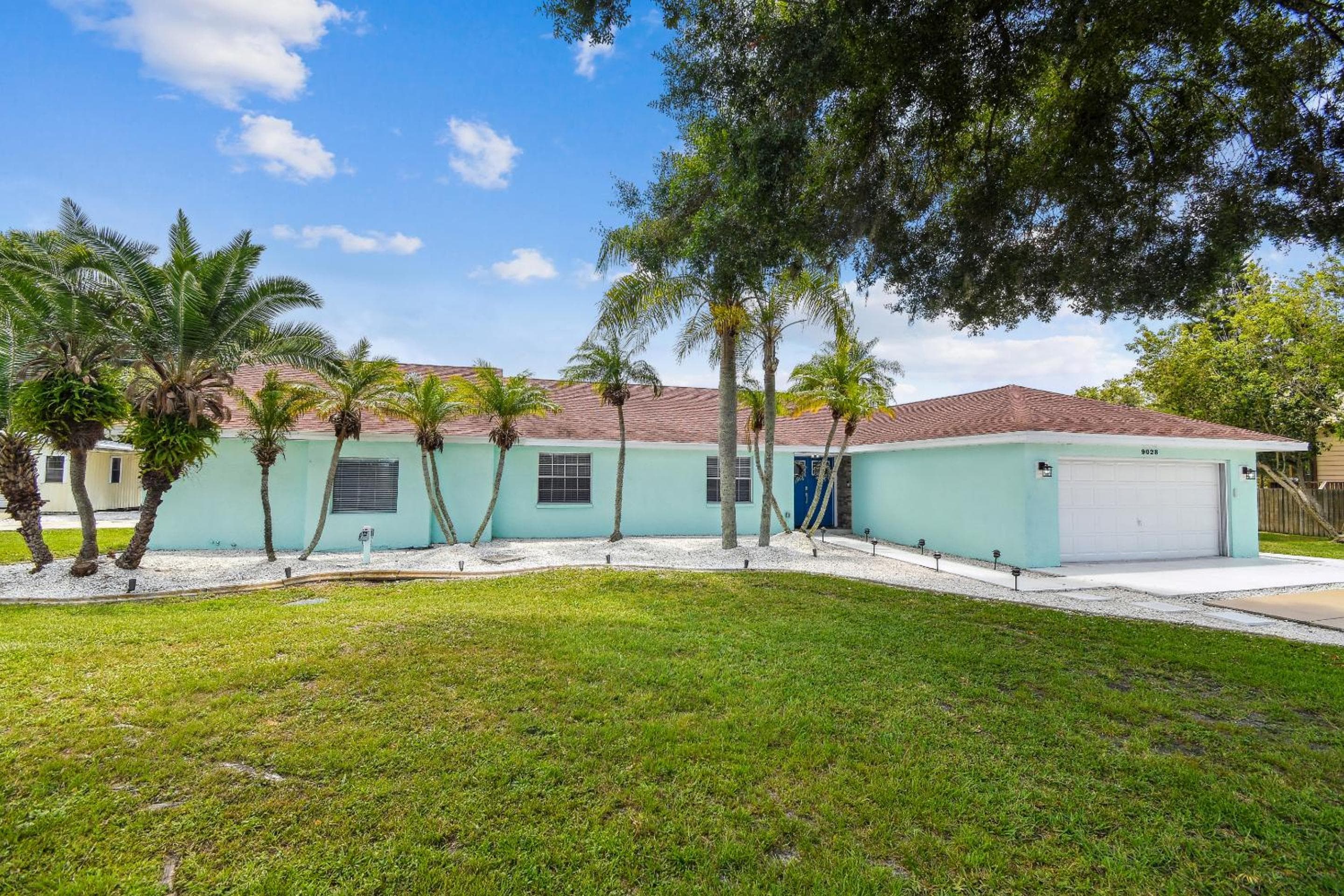 Lake House Westchase area. Heated Pool Waterfront! — 29