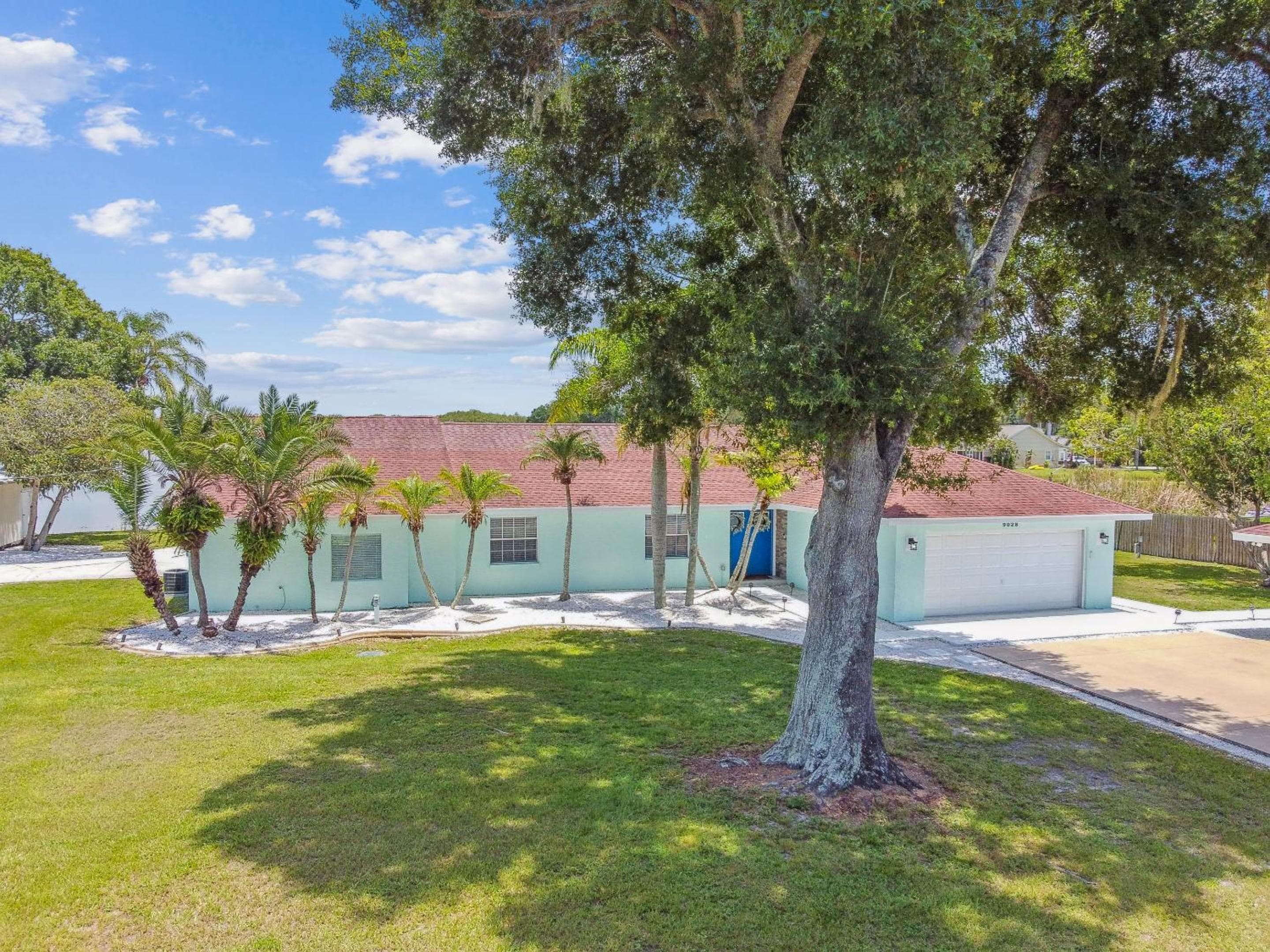 Lake House Westchase area. Heated Pool Waterfront! — 7