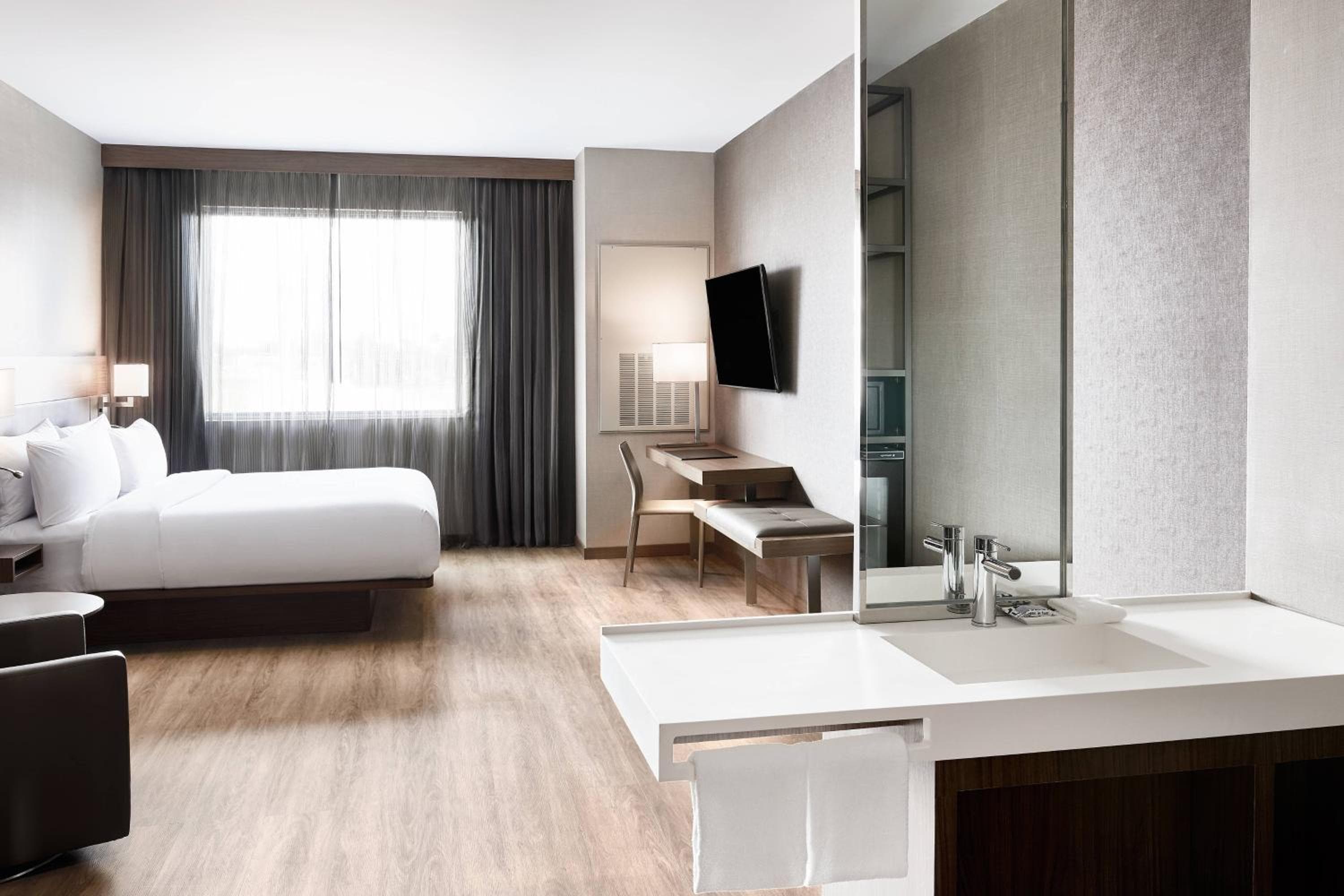 AC Hotel von Marriott Miami Airport West/Doral — 16