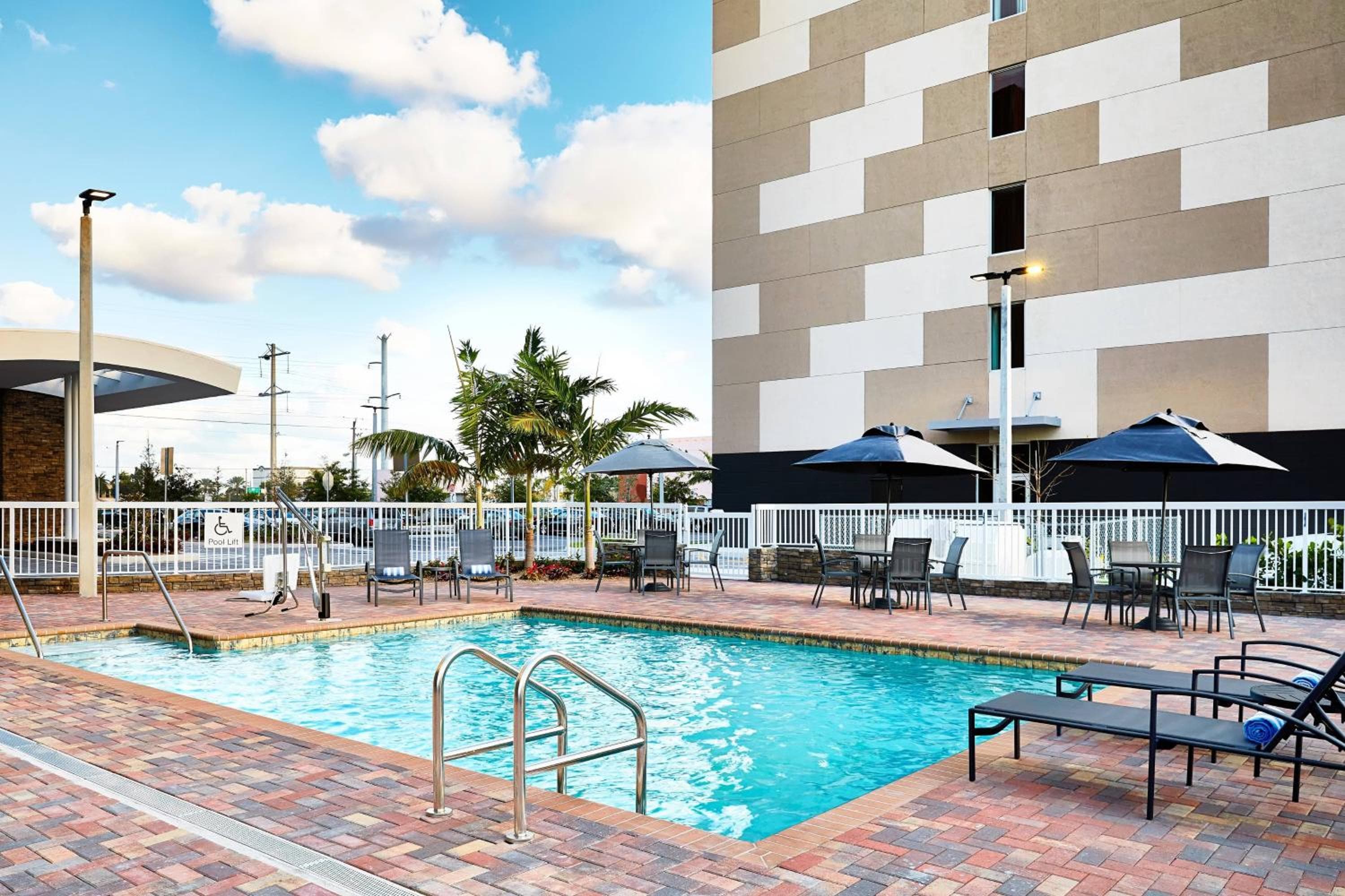 AC Hotel by Marriott Miami Airport West/Doral — 10
