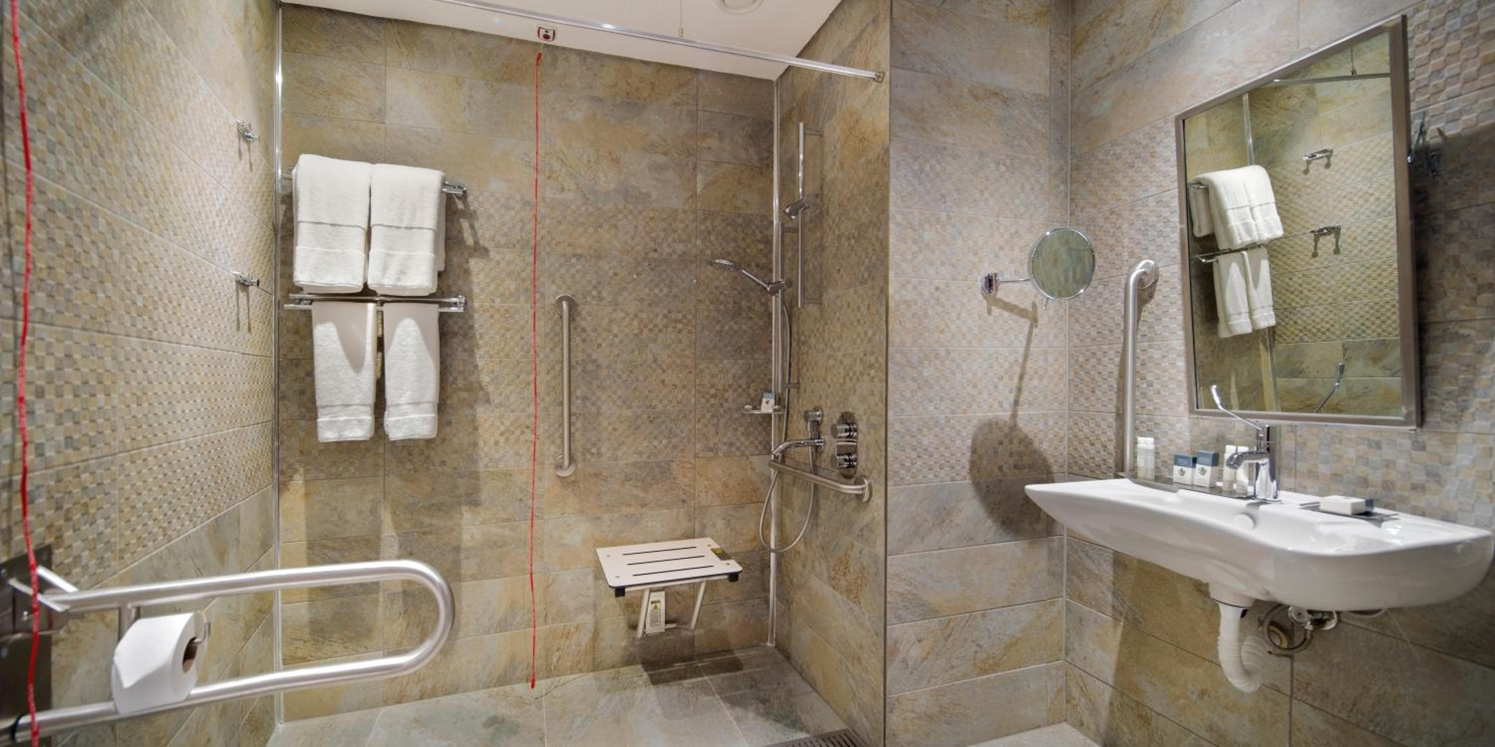 DoubleTree by Hilton Istanbul - Piyalepasa — 13