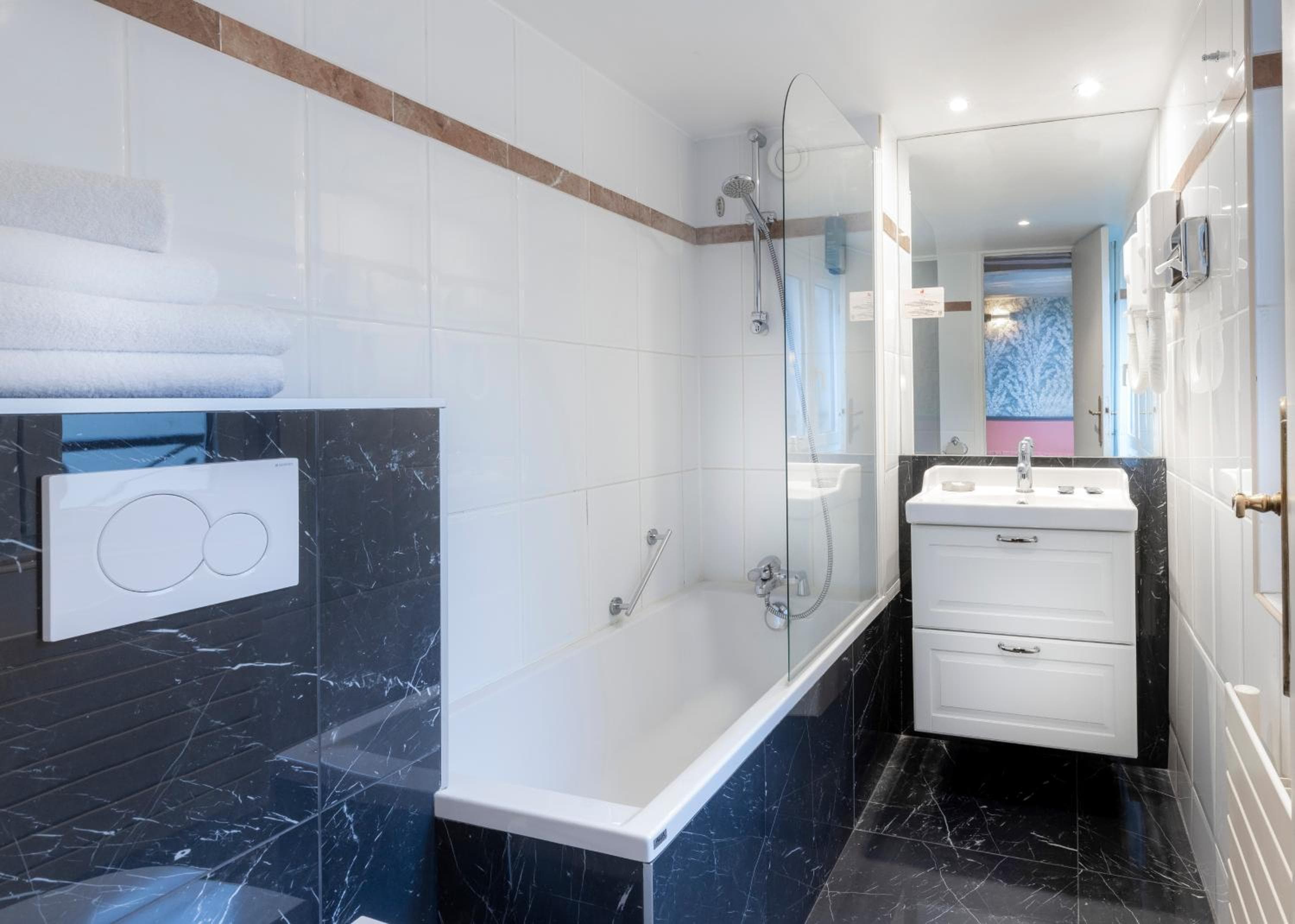 Dauphine Saint Germain — 4