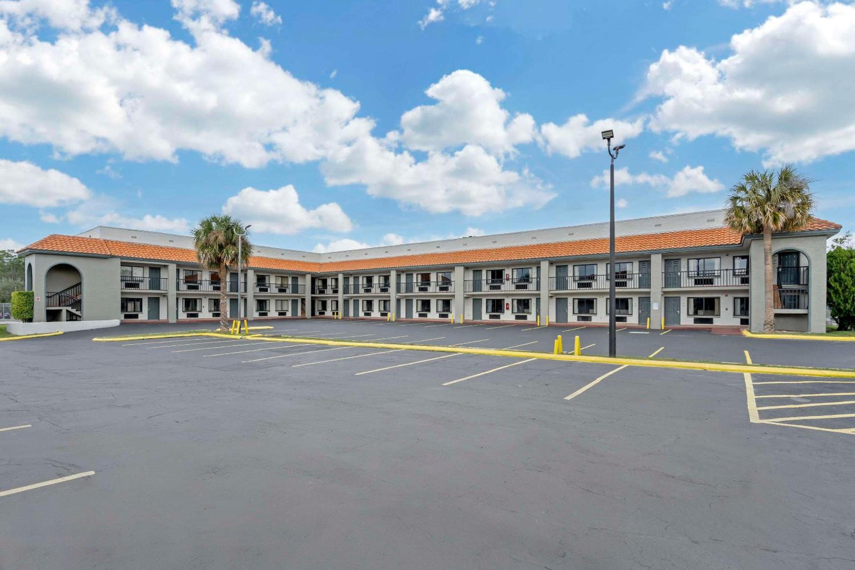 Quality Inn & Suites Orlando East - UCF Area — 1