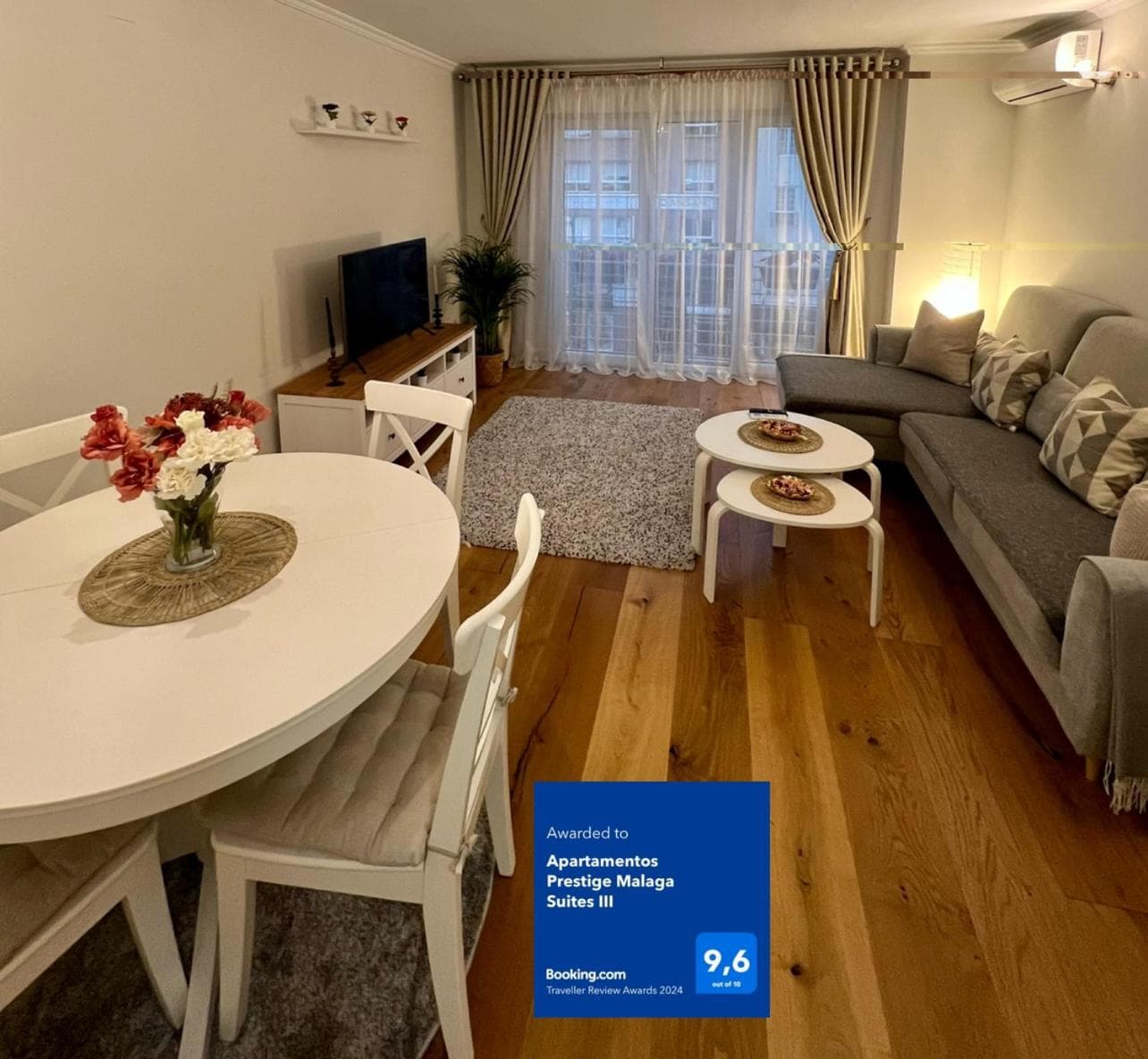 Apartamentos Prestige Málaga - Suite III — 1
