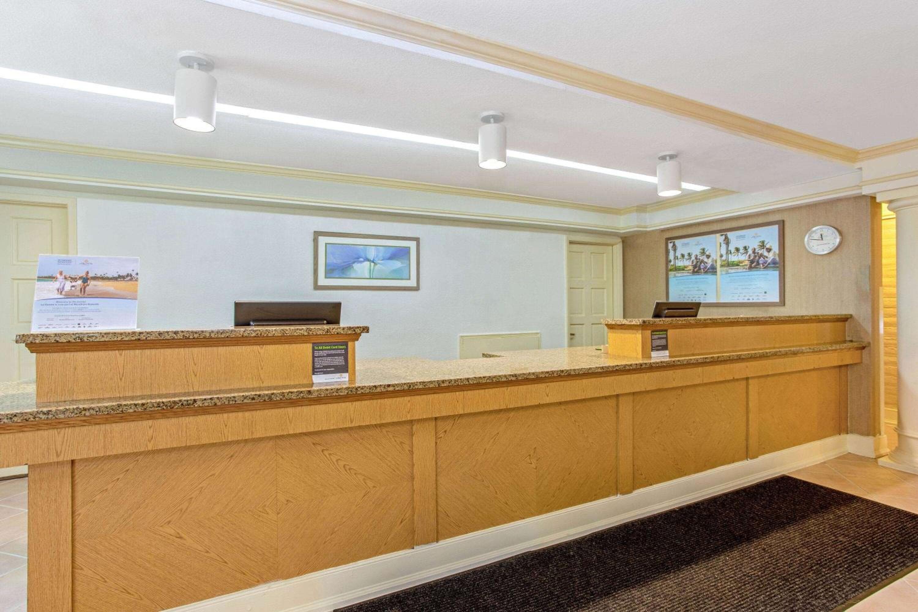 La Quinta Inn by Wyndham Orlando Airport West — 3