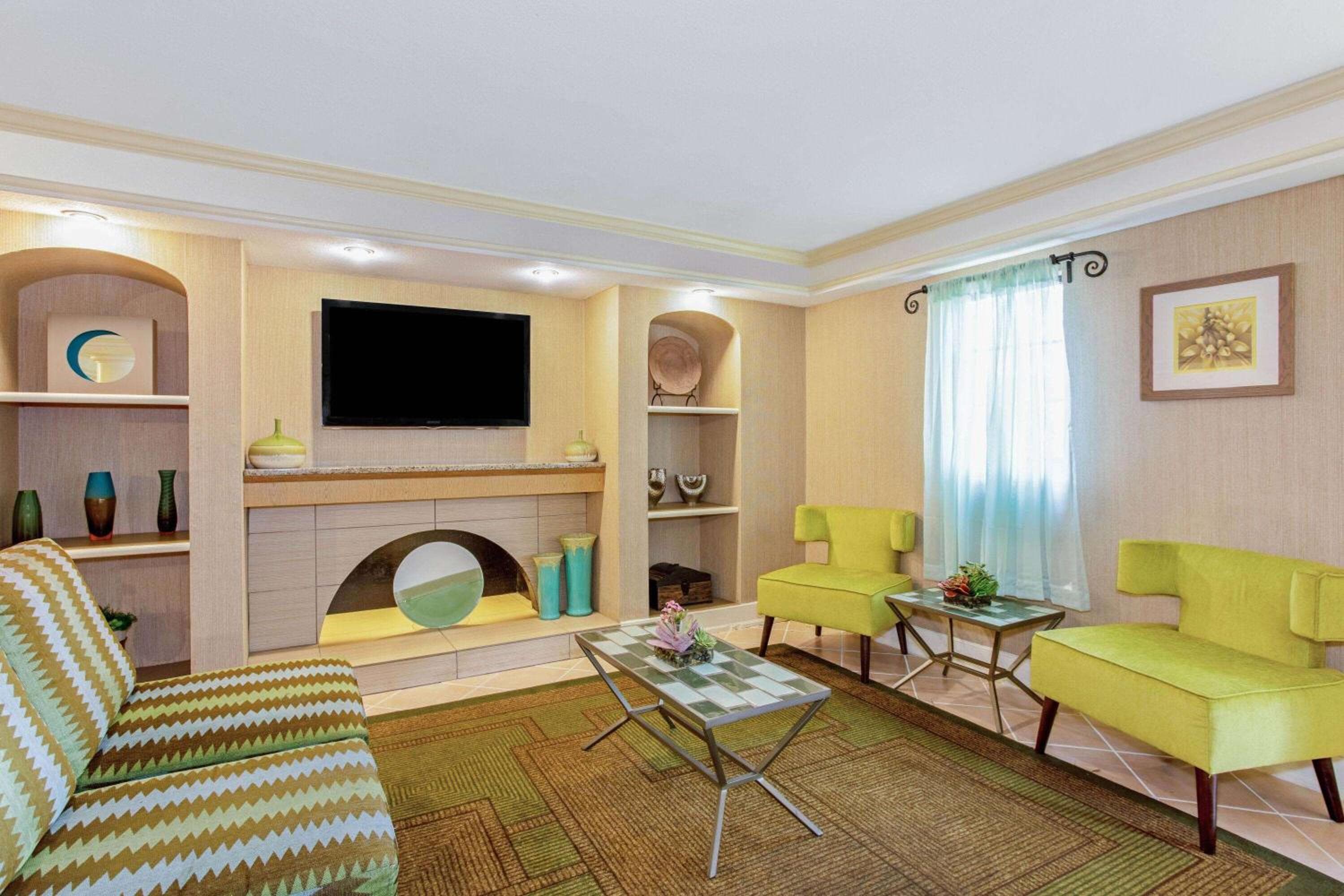La Quinta Inn by Wyndham Orlando Airport West — 5