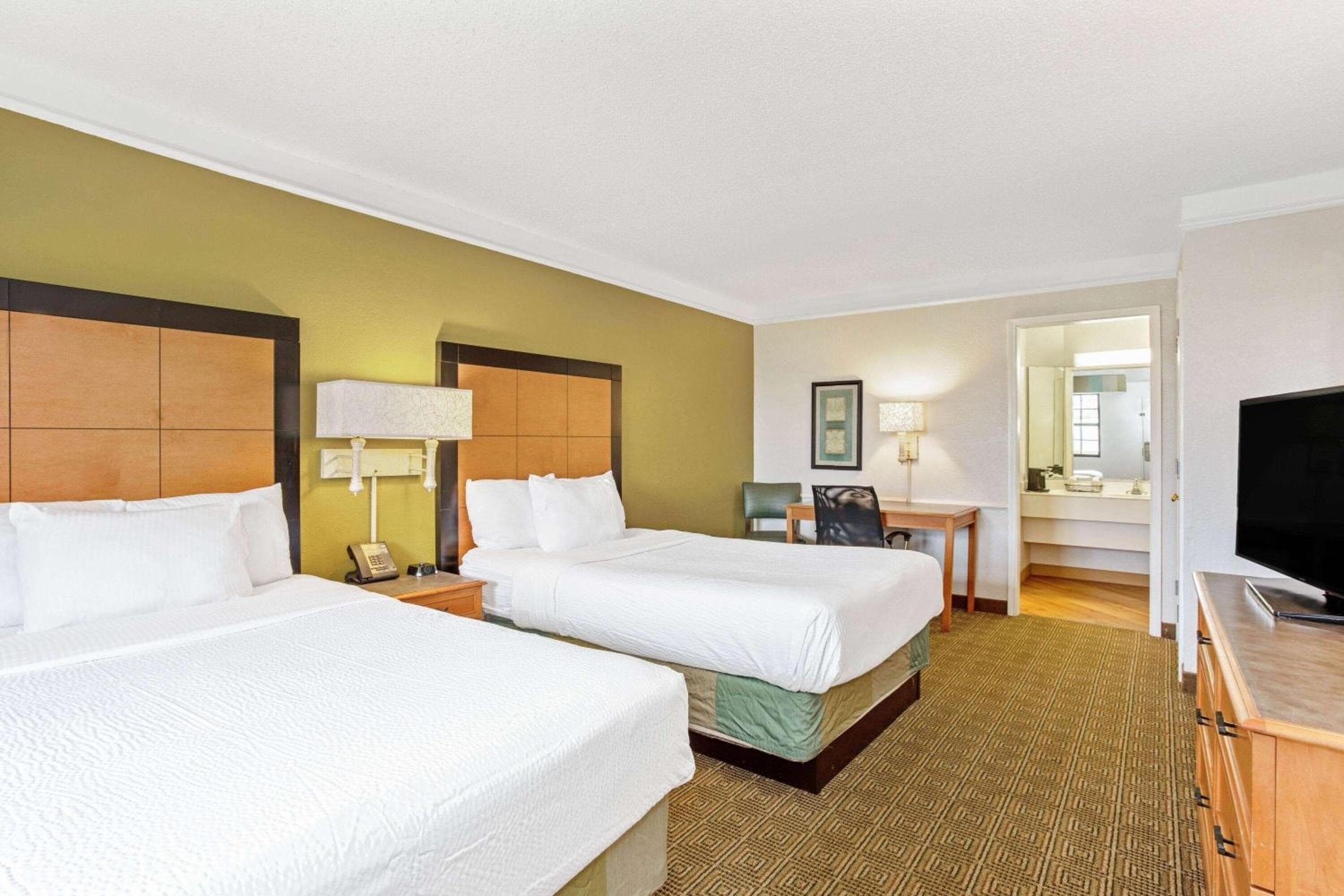 La Quinta Inn by Wyndham Orlando Airport West — 9