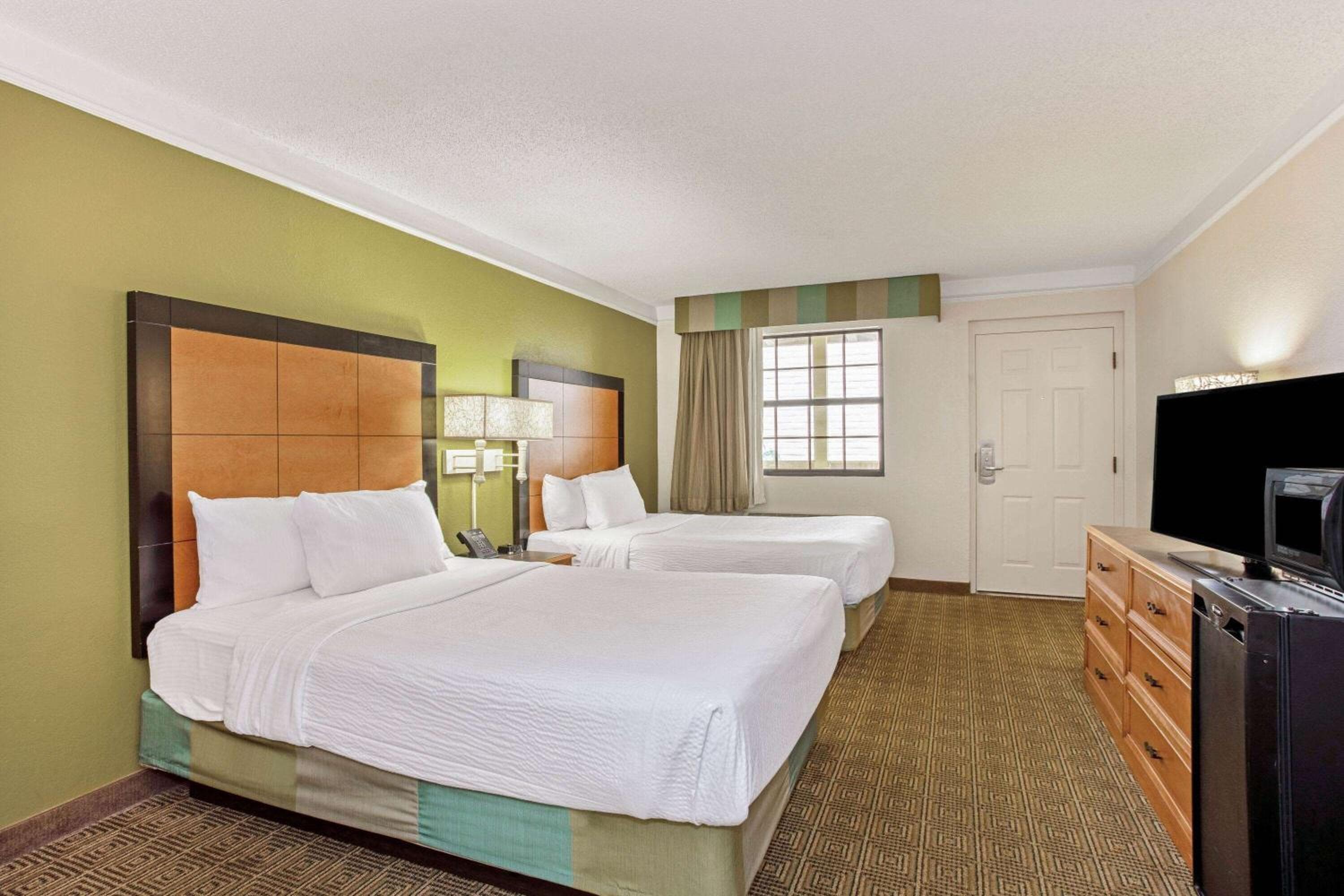 La Quinta Inn by Wyndham Orlando Airport West — 11