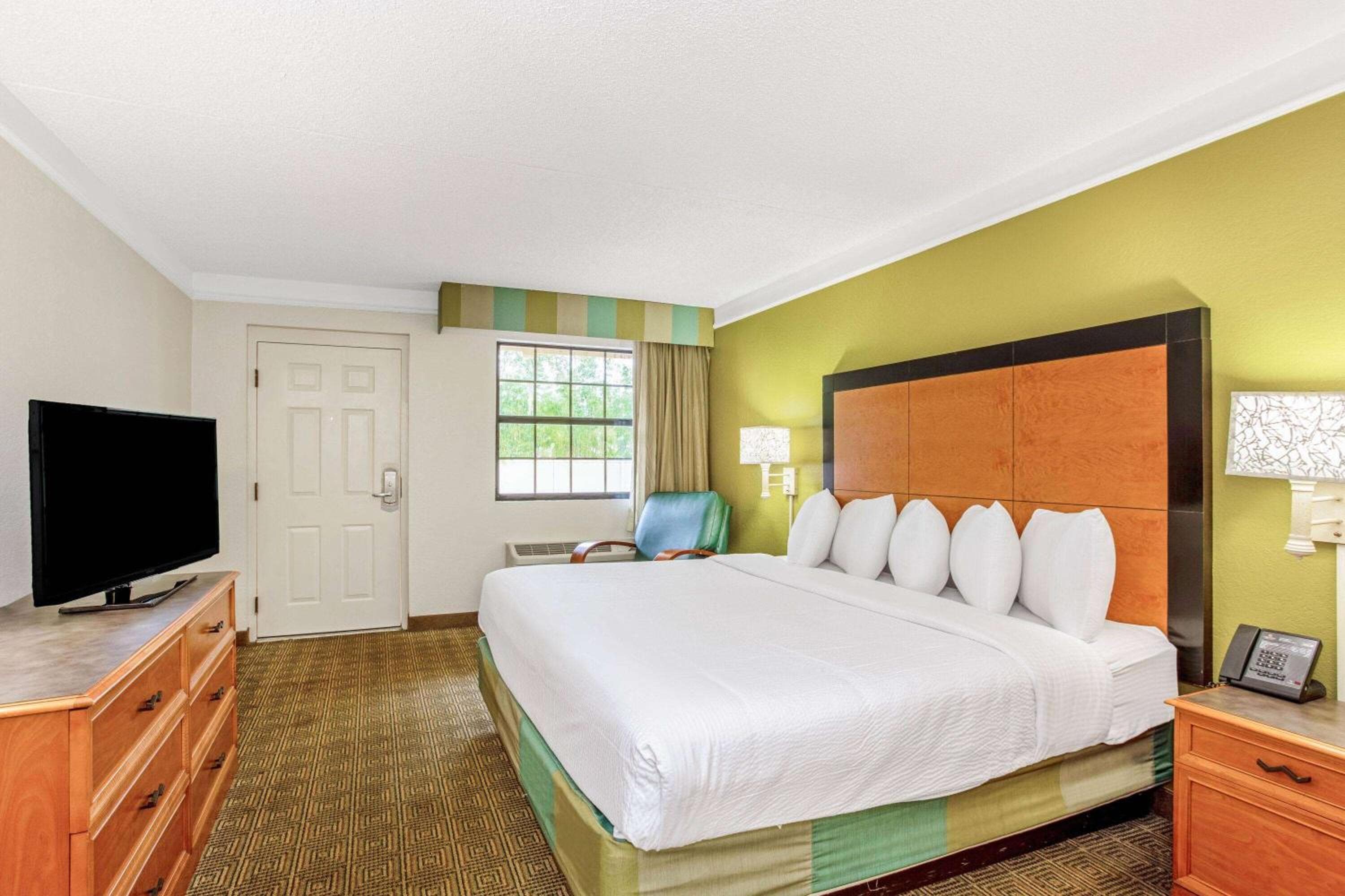 La Quinta Inn by Wyndham Orlando Airport West — 15